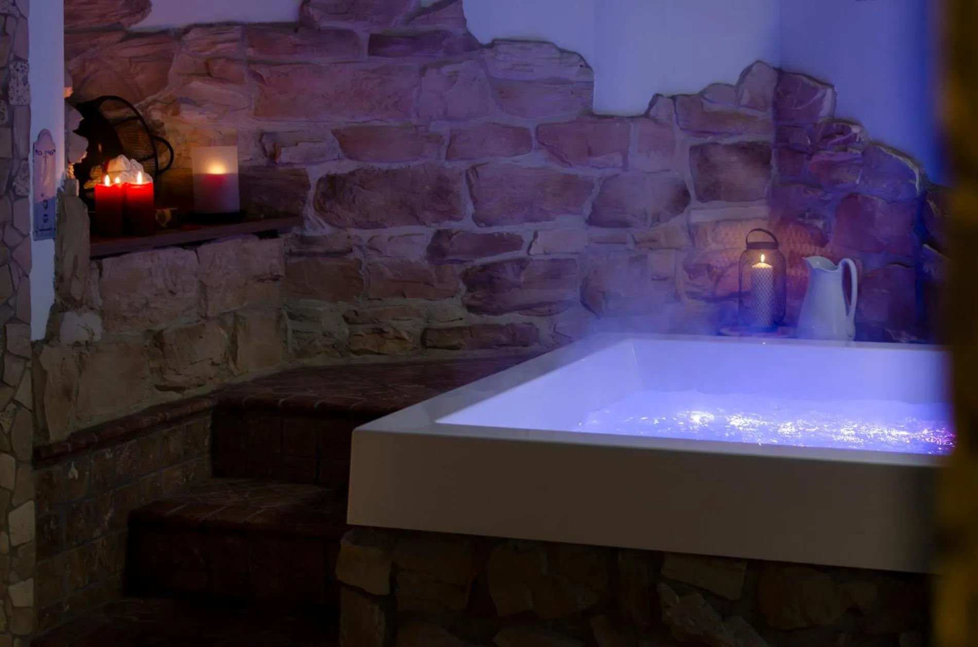 Hot Tub in Flos Hotel