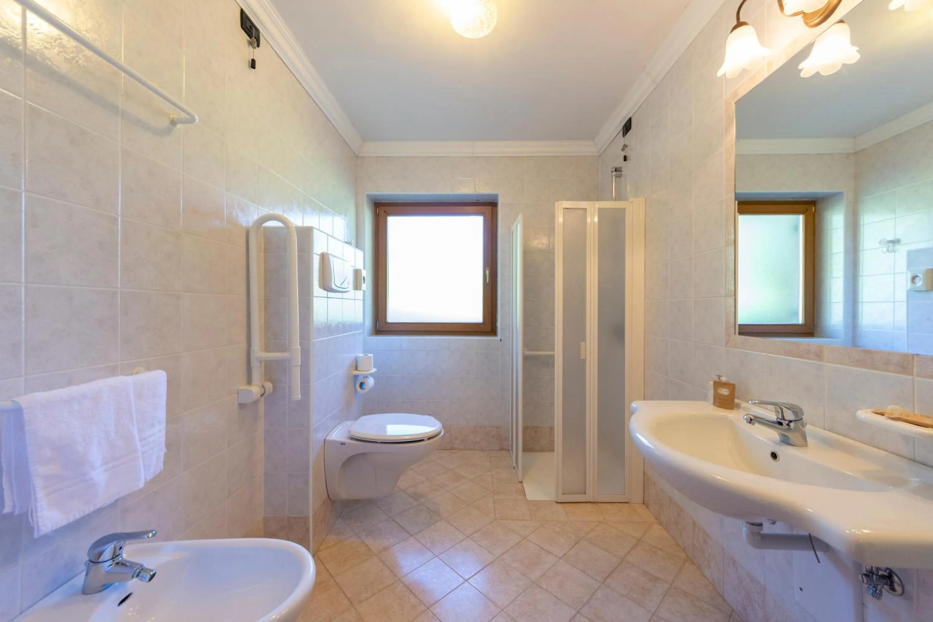 Bathroom in Flos Hotel