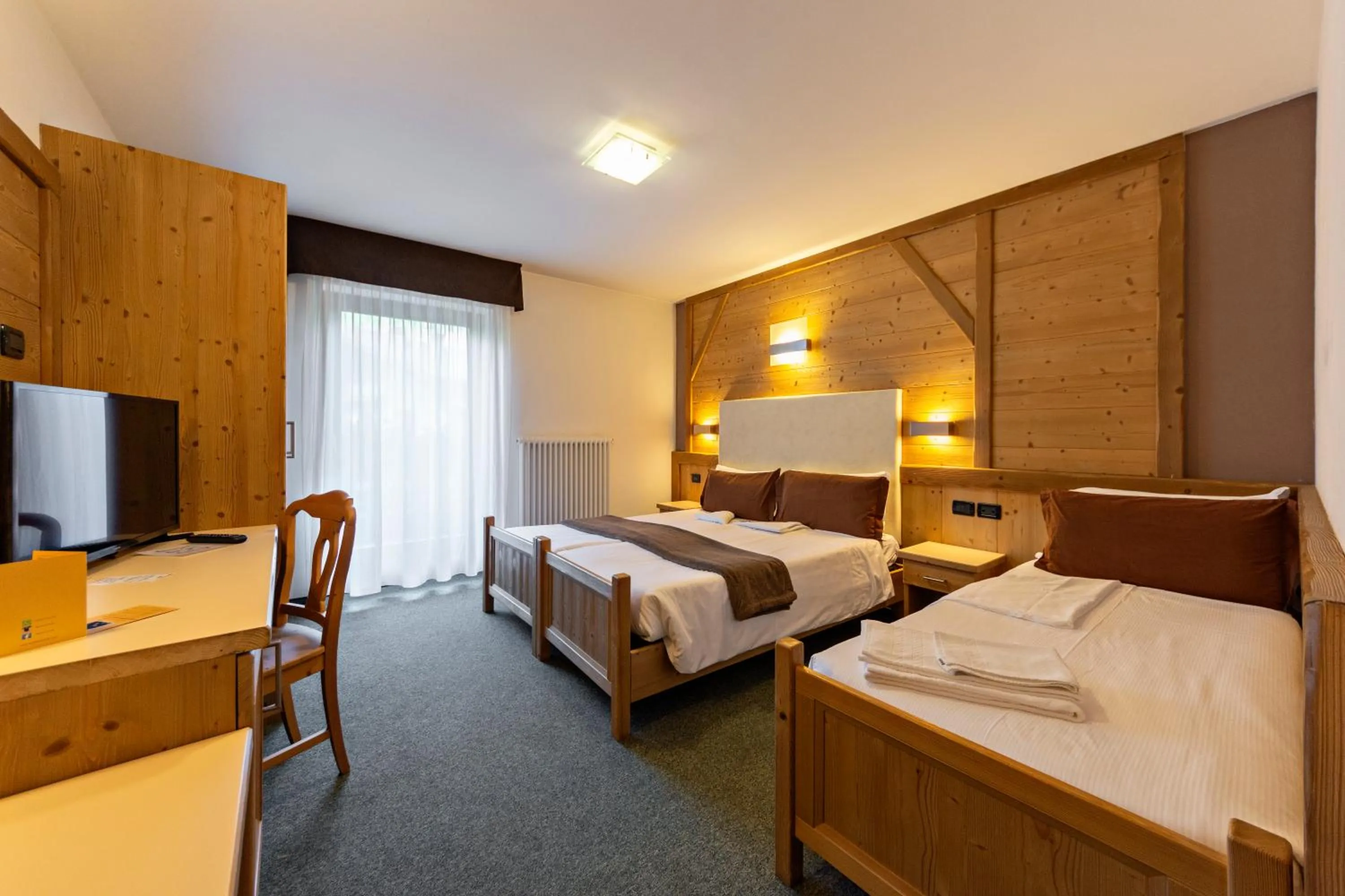 View (from property/room), Bed in Flos Hotel