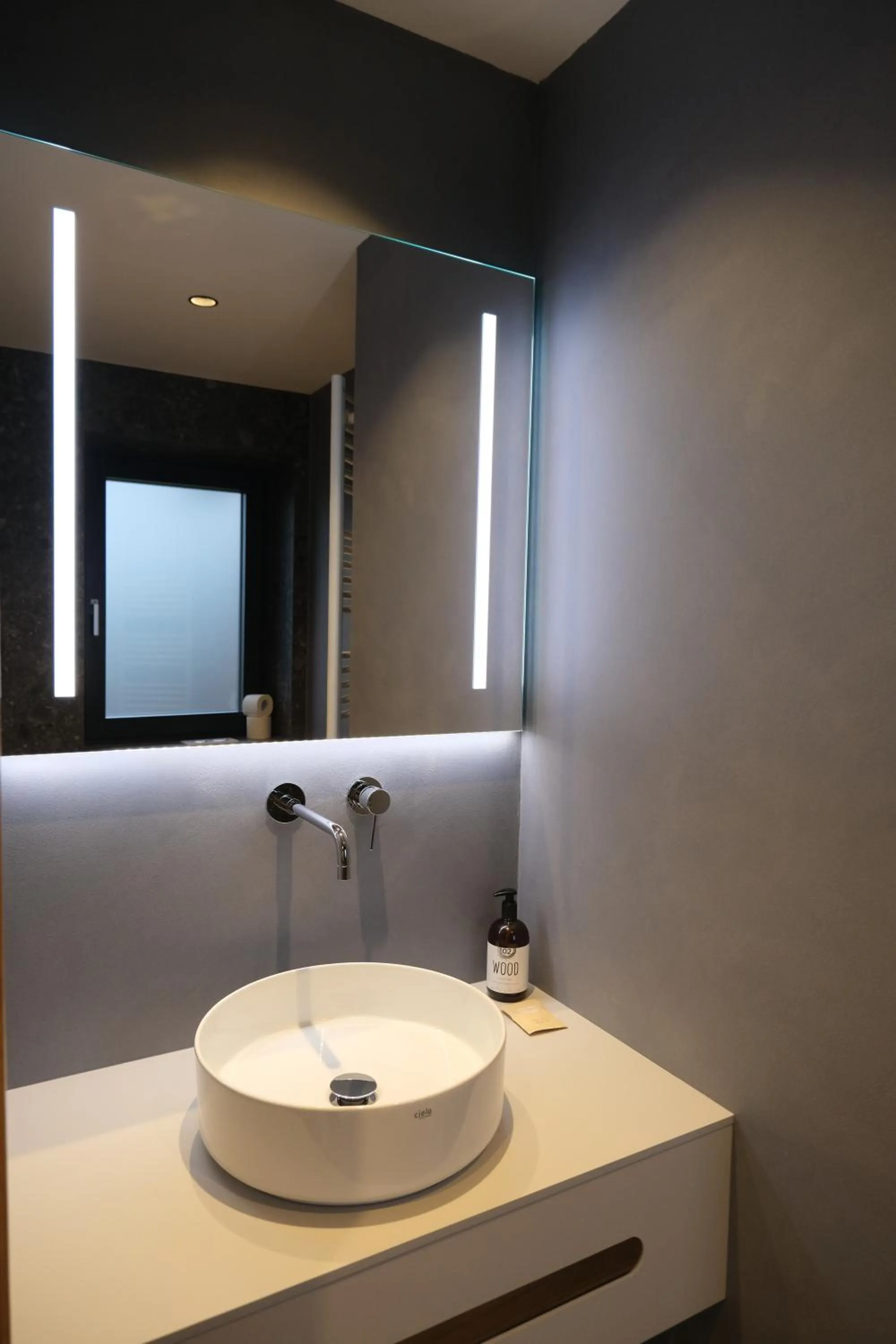 Bathroom in Flos Hotel