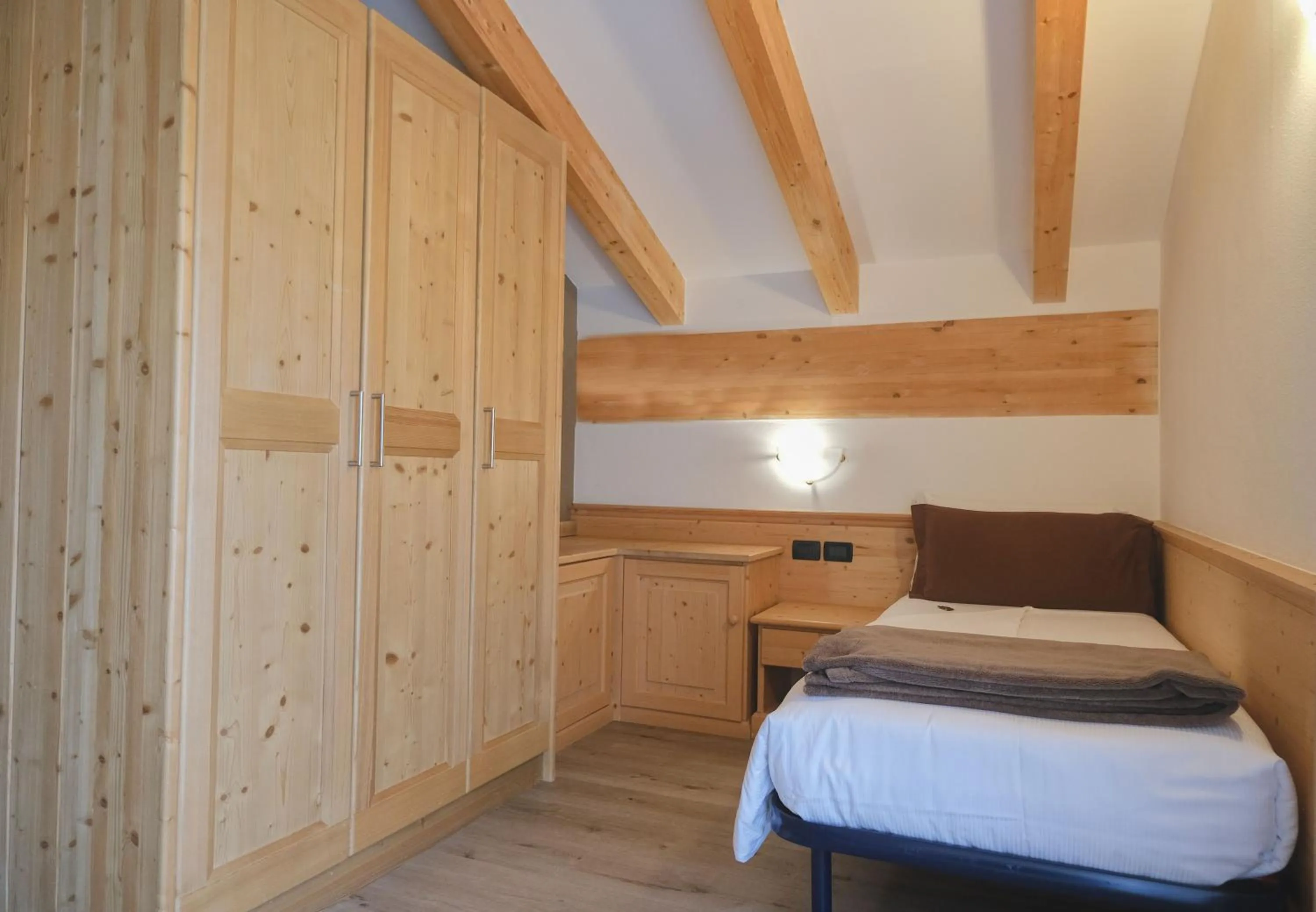 Bedroom, Bed in Flos Hotel