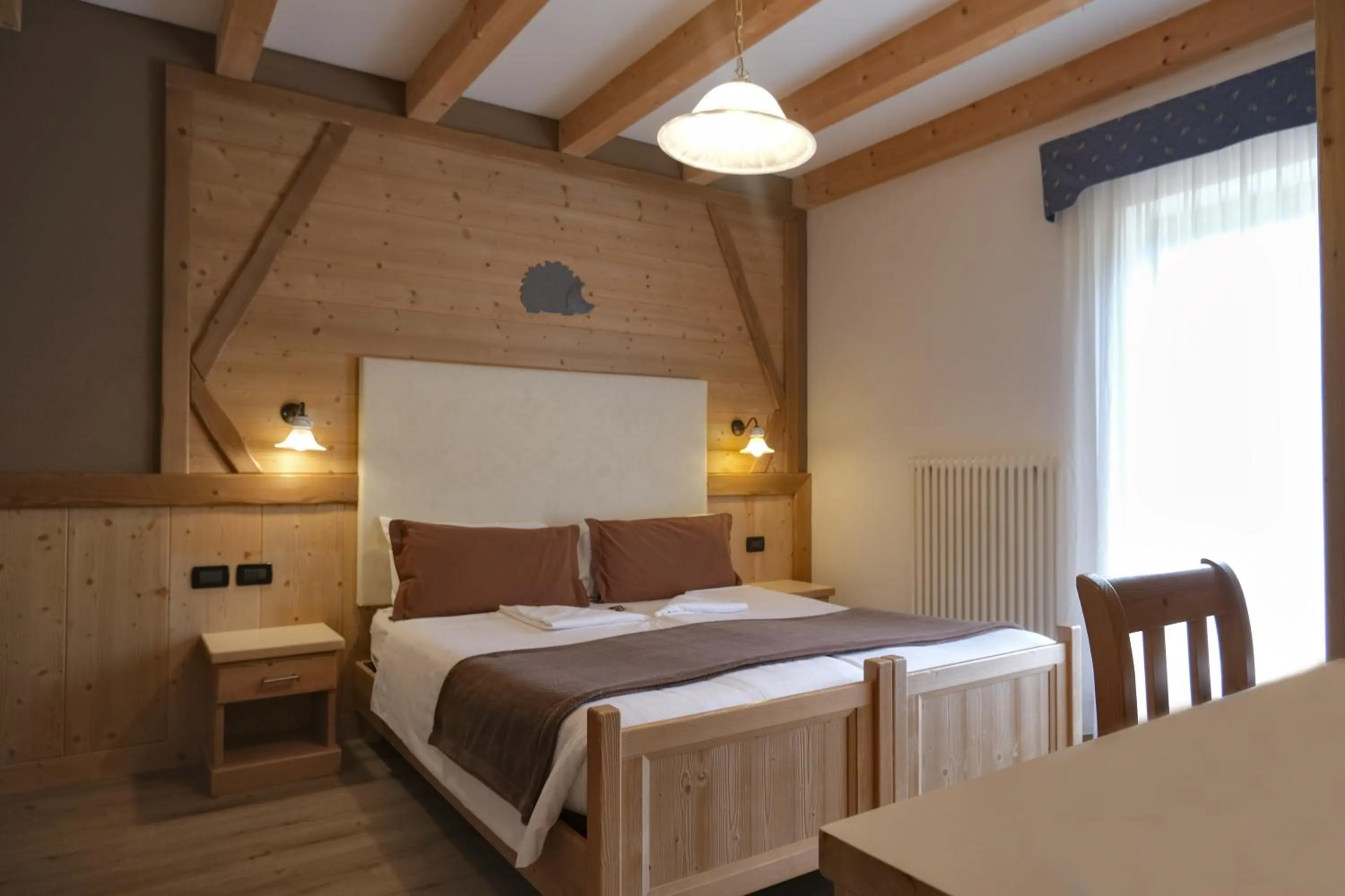 Bedroom, Bed in Flos Hotel