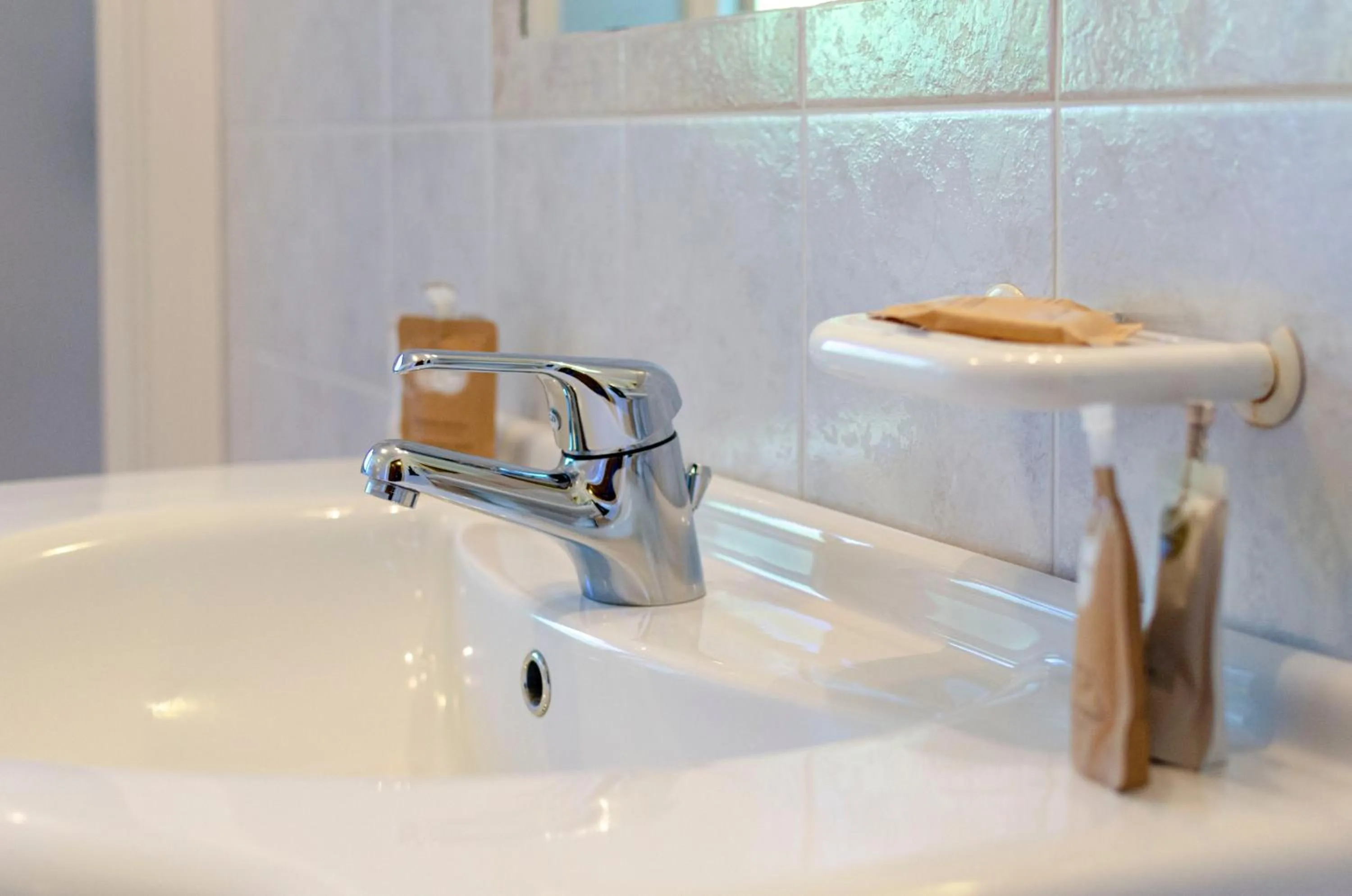 Bathroom in Flos Hotel