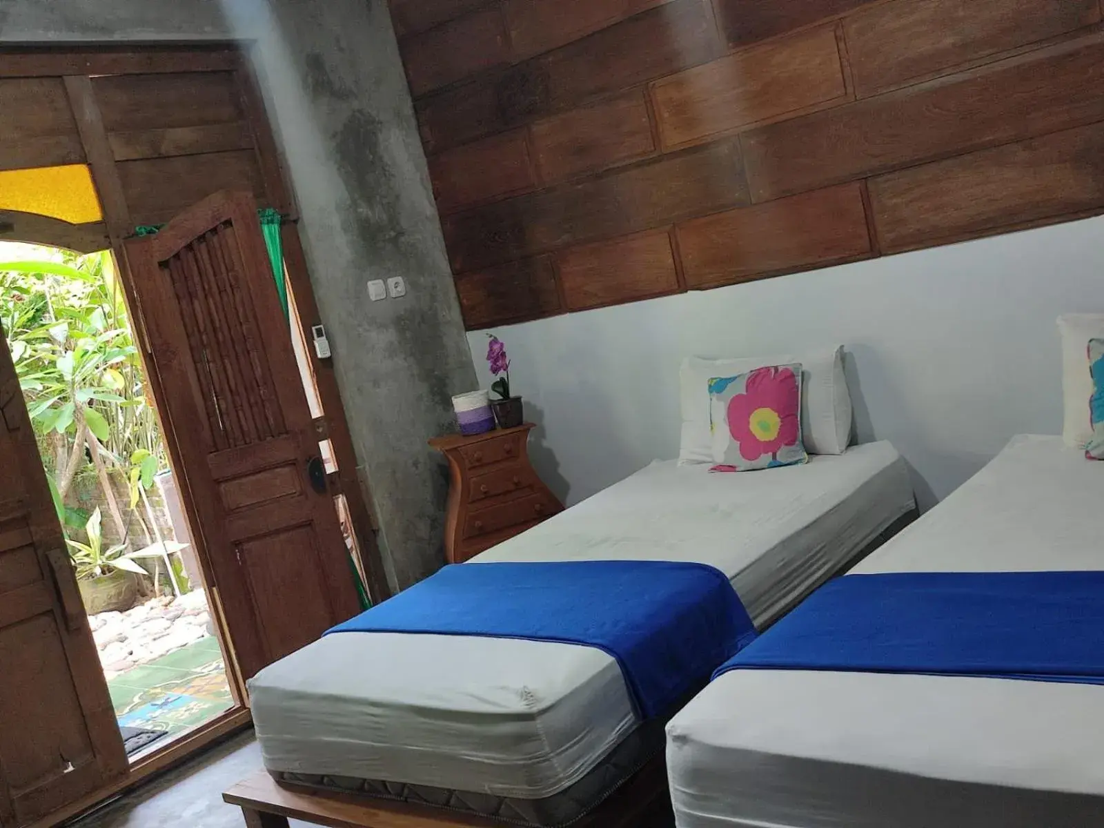 Twin Room with Garden View in Watukarung Ristu Homestay Twin Room with Garden View in Watukarung Ristu Homestay
