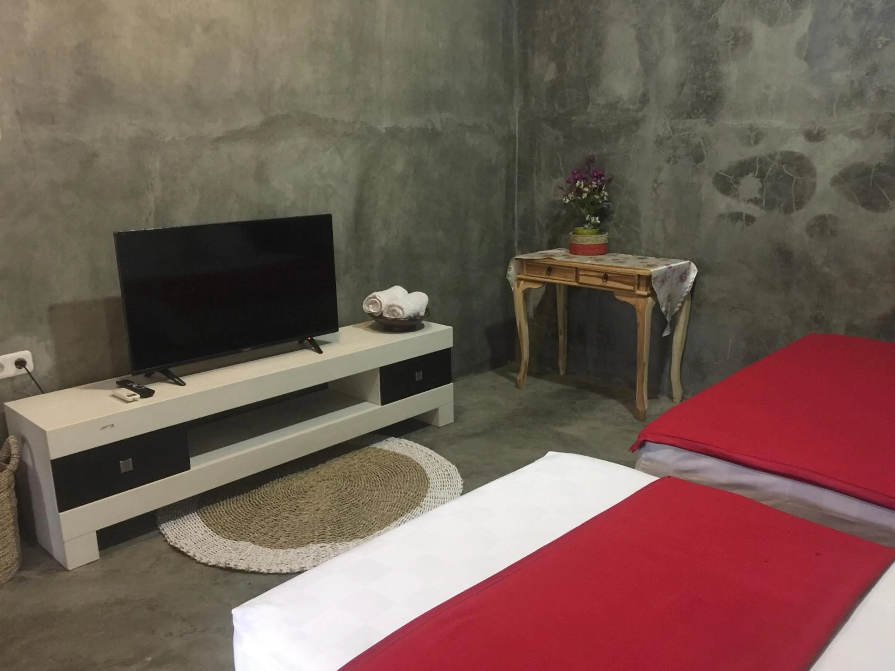 TV and multimedia, Bed in Watukarung Ristu Homestay