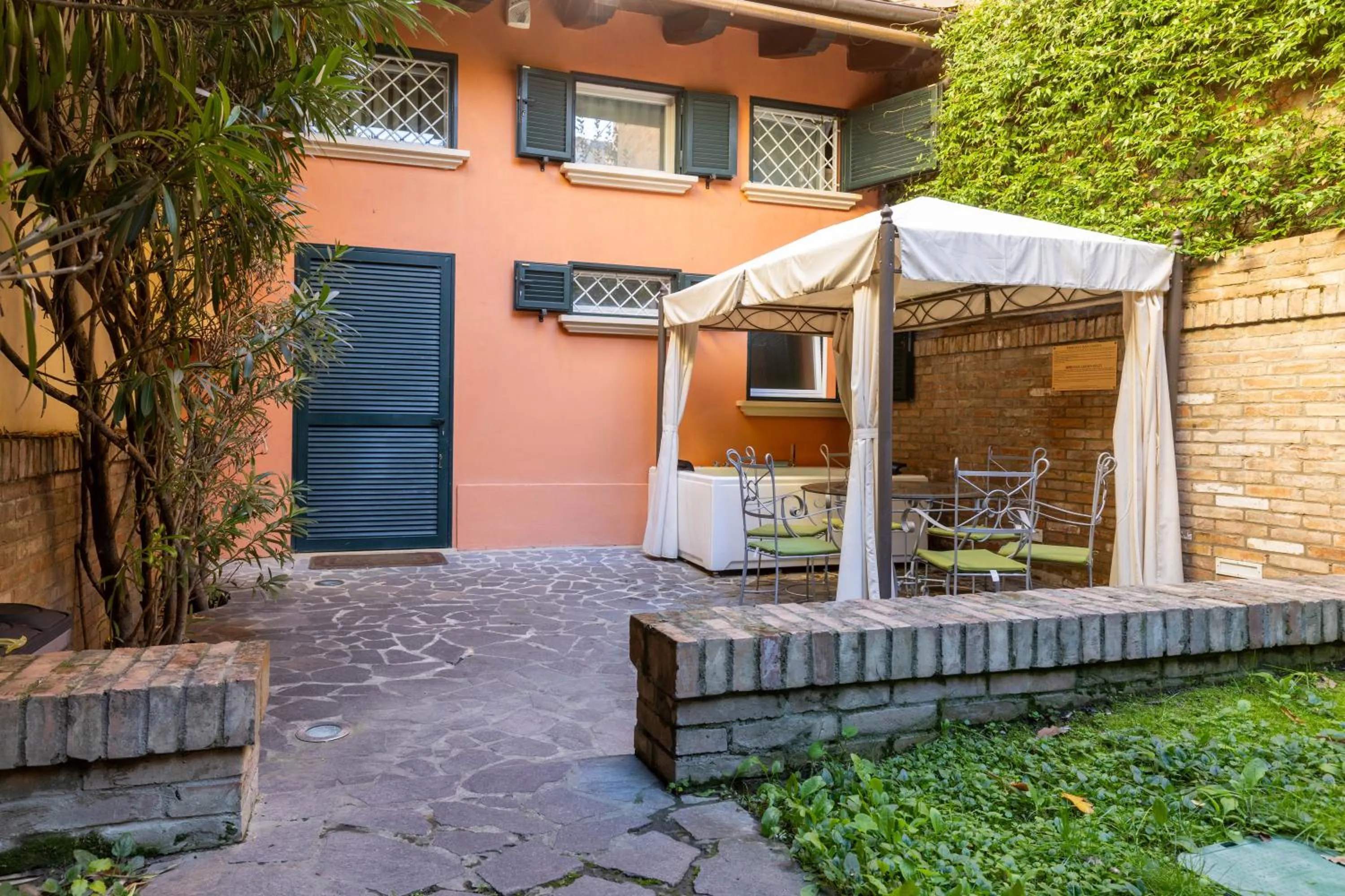 BolognaRoomscom - Isaia Garden Private Garden Spa Bath
