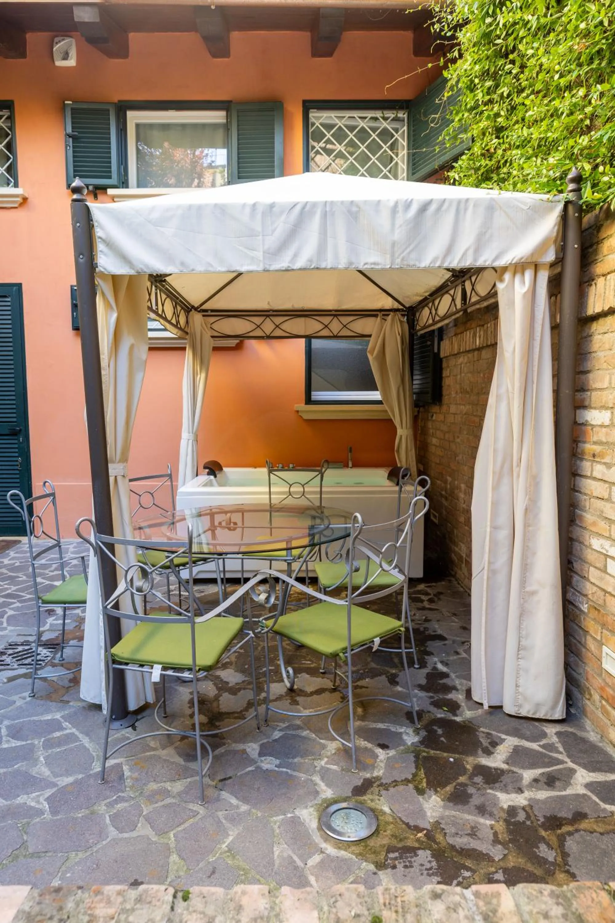 BolognaRoomscom - Isaia Garden Private Garden Spa Bath