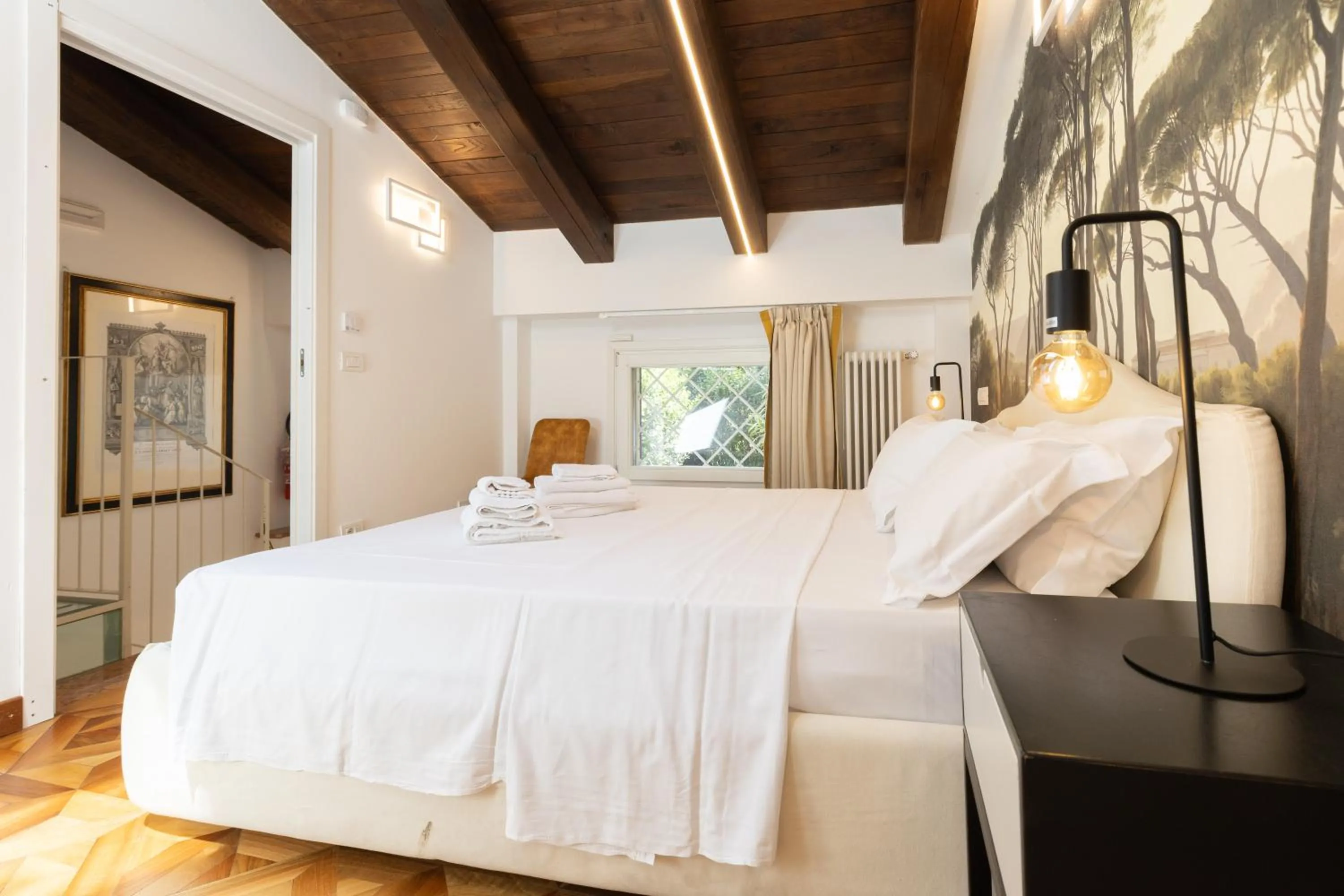 Bed in BolognaRoomscom - Isaia Garden Private Garden Spa Bath