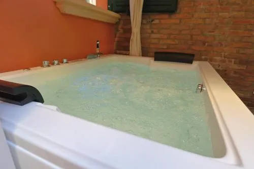 BolognaRoomscom - Isaia Garden Private Garden Spa Bath