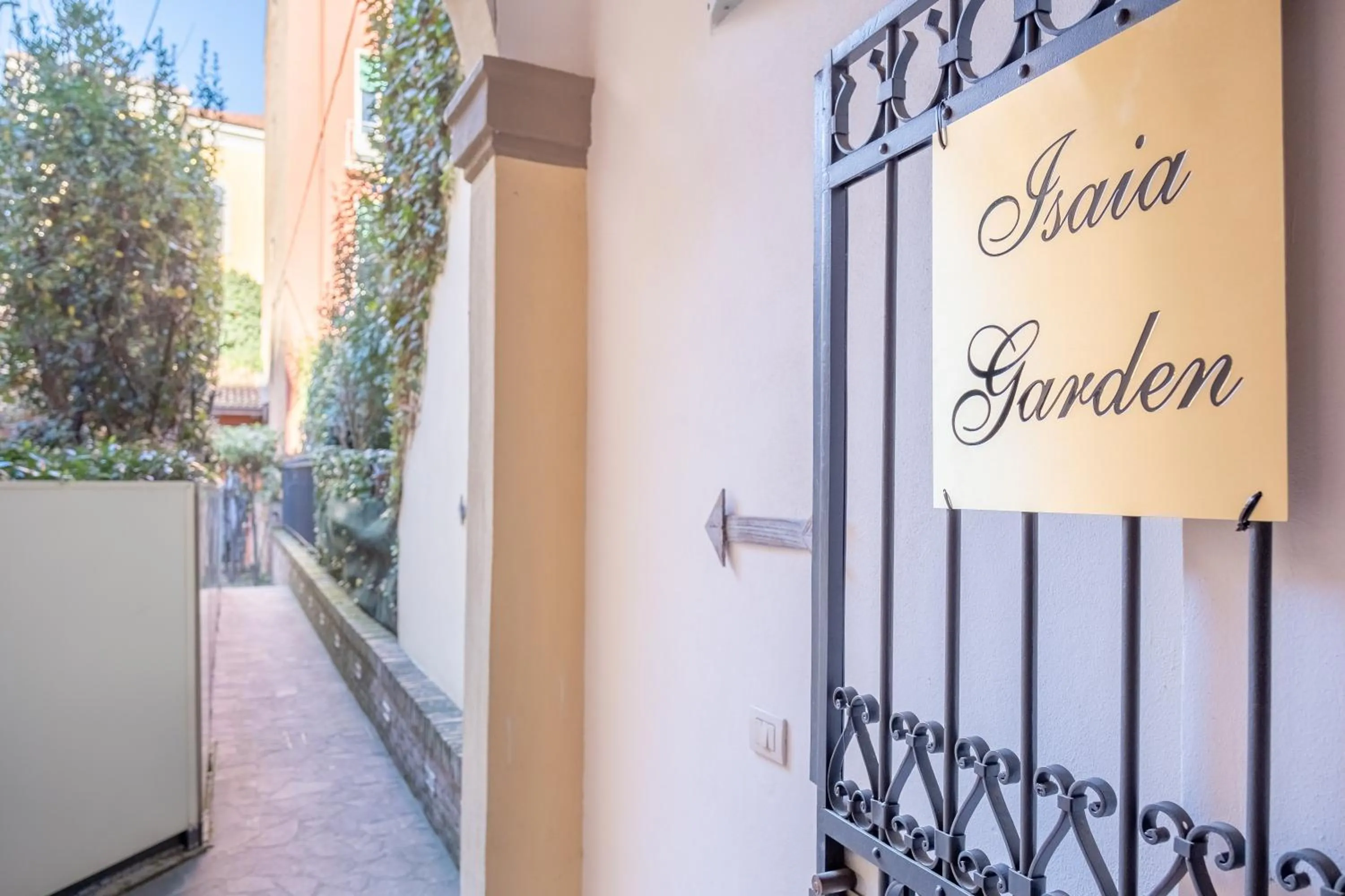 Facade/entrance in BolognaRoomscom - Isaia Garden Private Garden Spa Bath