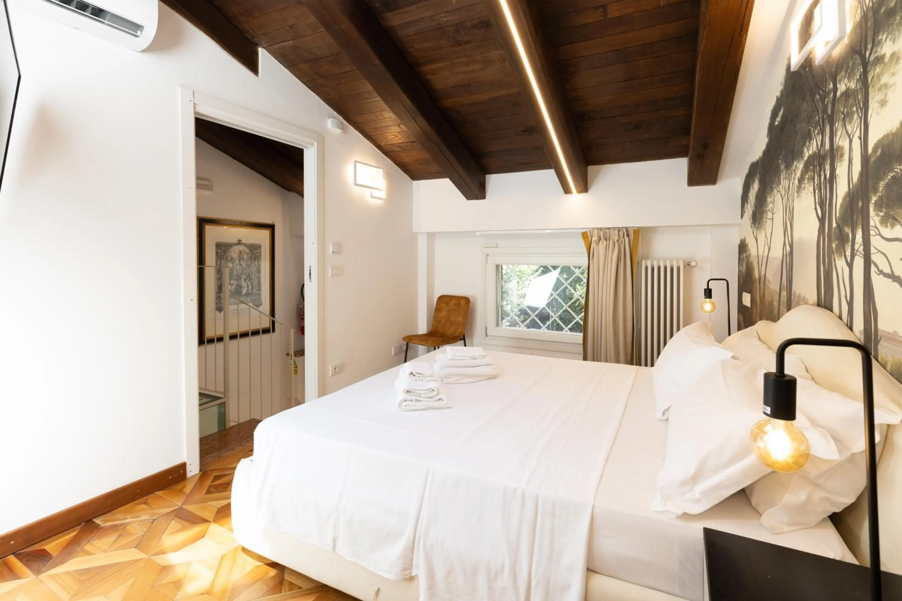 Bed in BolognaRoomscom - Isaia Garden Private Garden Spa Bath