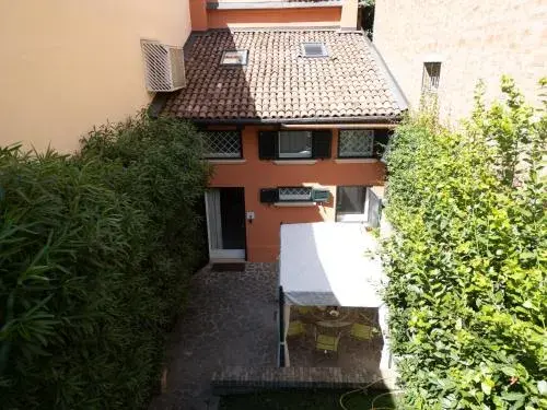 BolognaRoomscom - Isaia Garden Private Garden Spa Bath BolognaRoomscom - Isaia Garden Private Garden Spa Bath