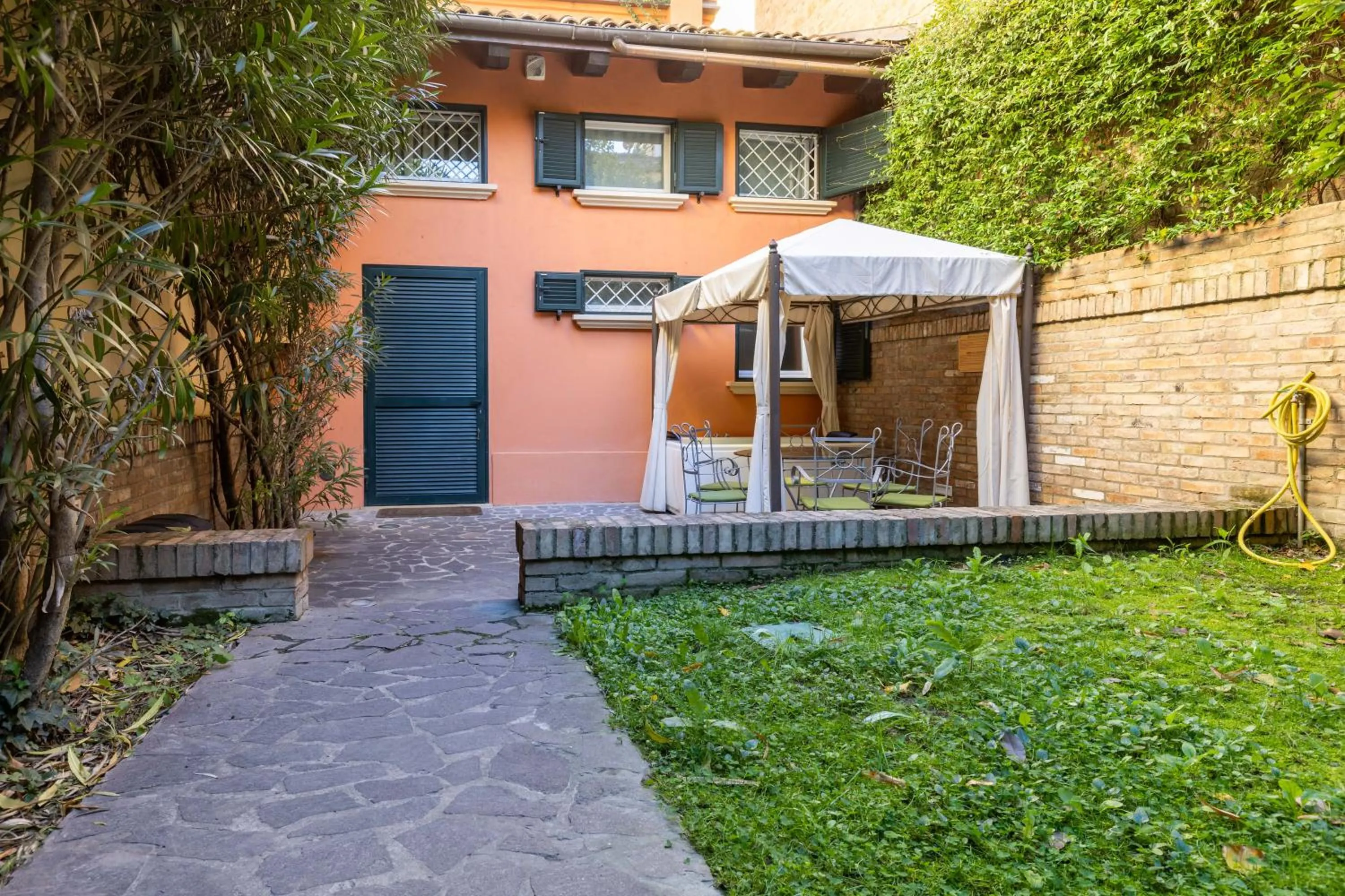 BolognaRoomscom - Isaia Garden Private Garden Spa Bath