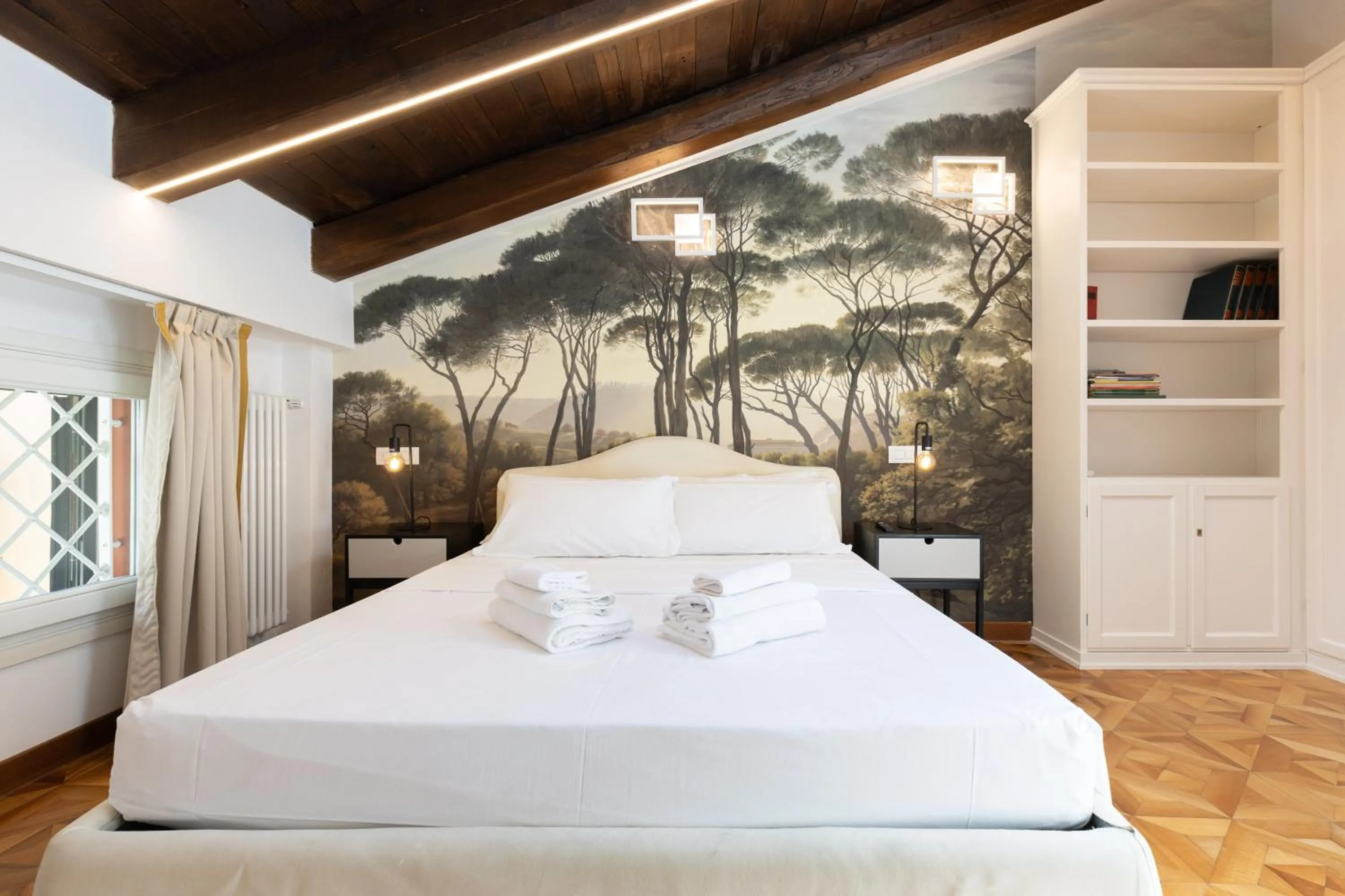 Bed in BolognaRoomscom - Isaia Garden Private Garden Spa Bath
