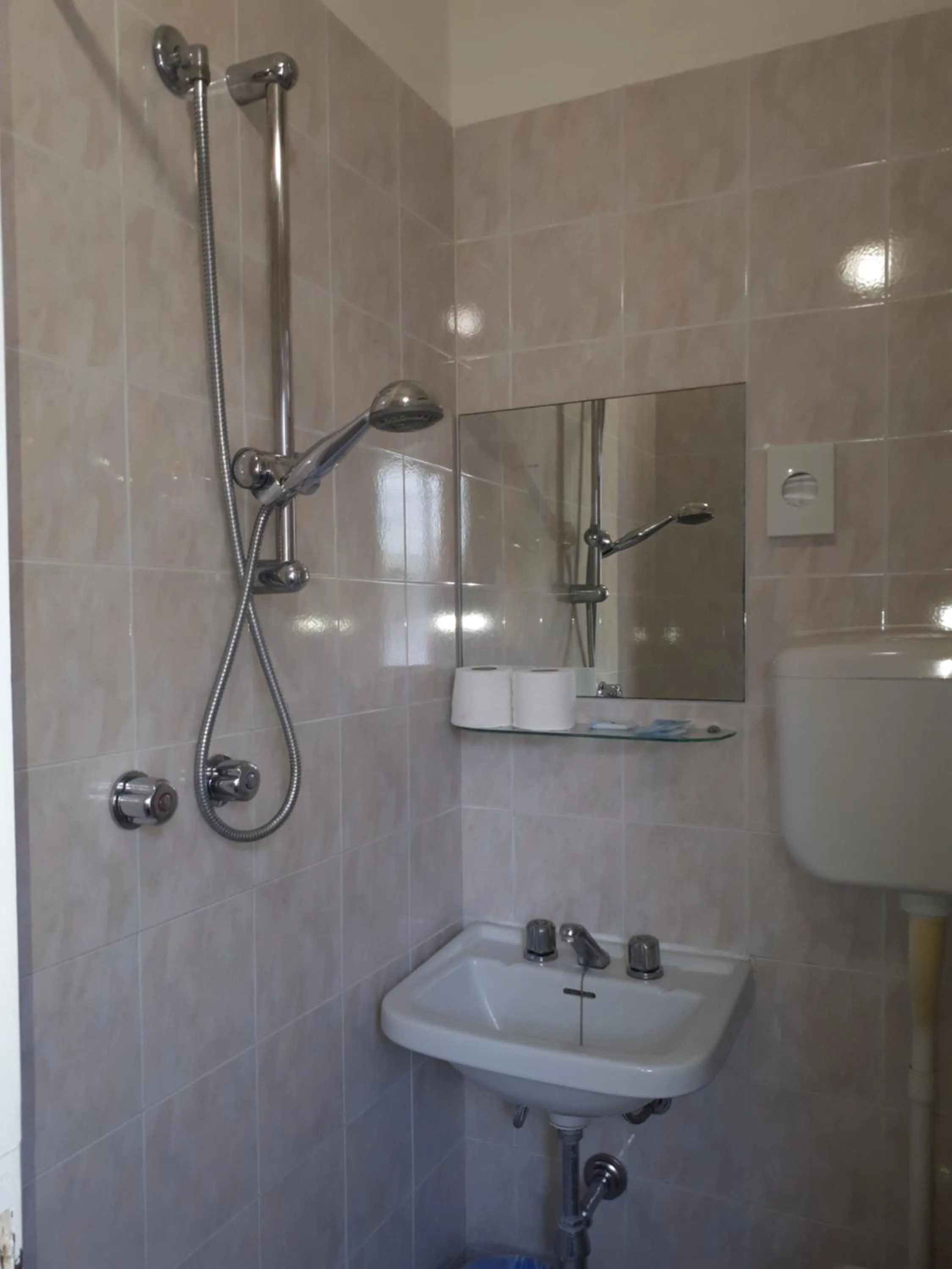 Shower in Hotel Ottavia