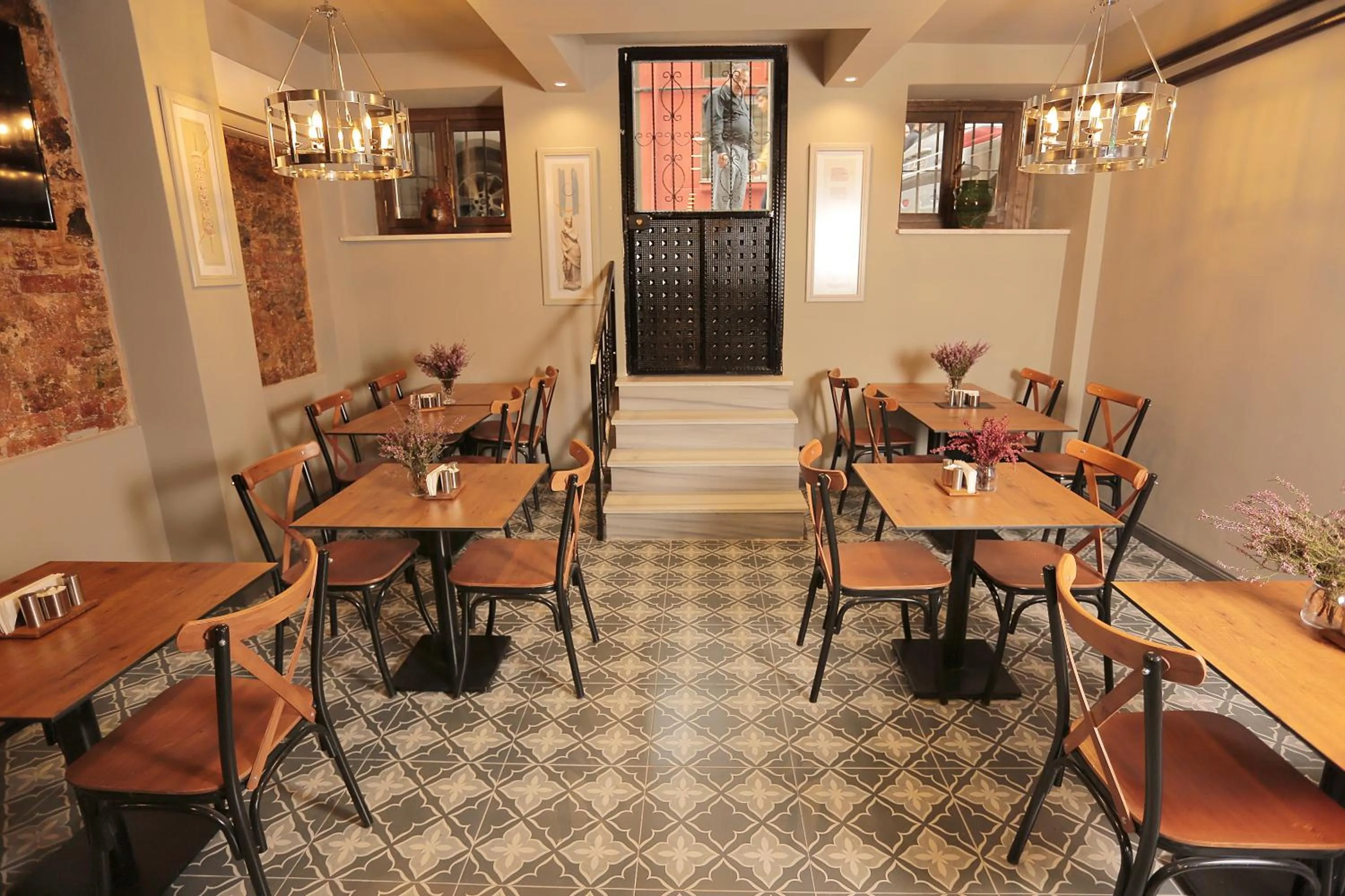 Communal lounge/ TV room in Ferman Pera Hotel