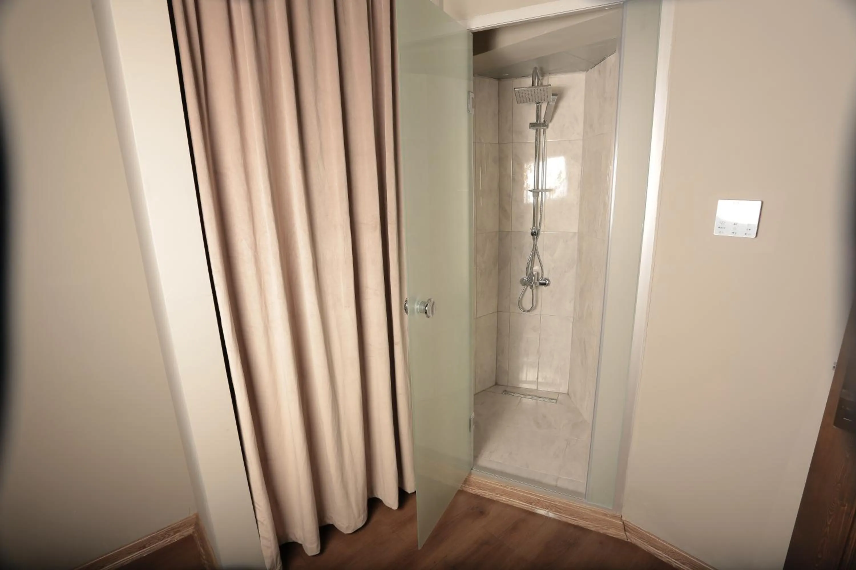 Shower in Ferman Pera Hotel