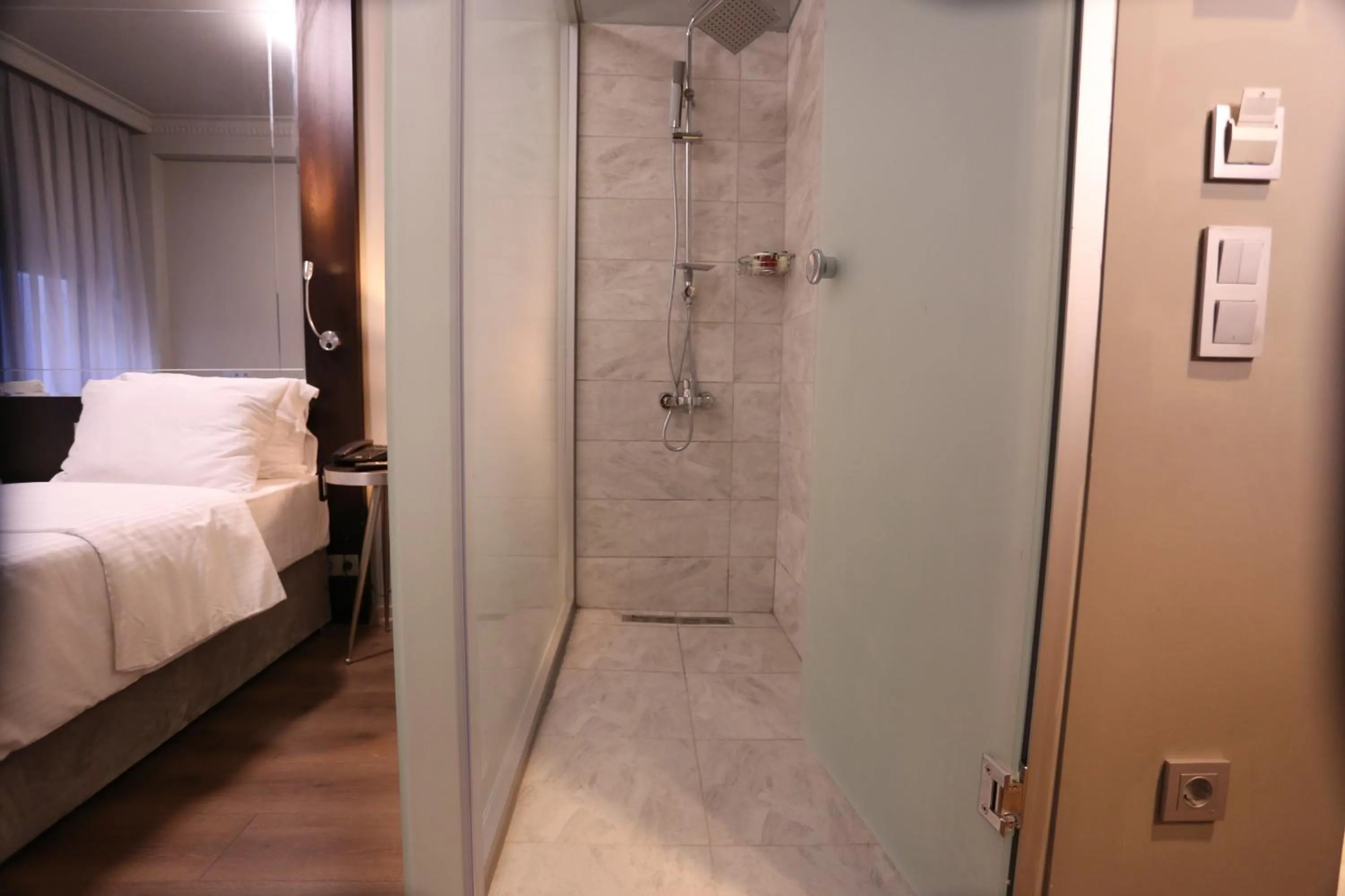 Bathroom, Bed in Ferman Pera Hotel