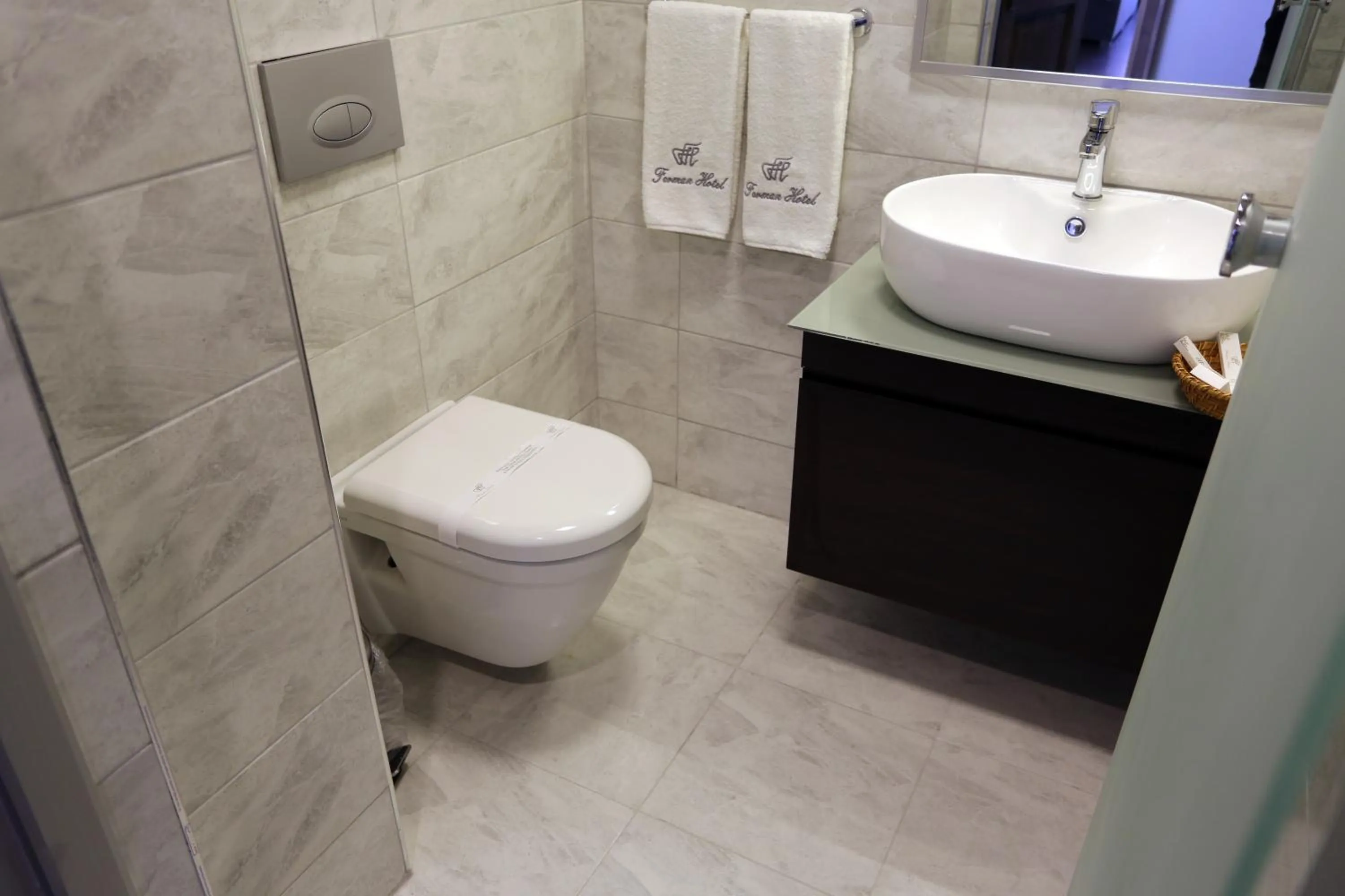 Shower in Ferman Pera Hotel