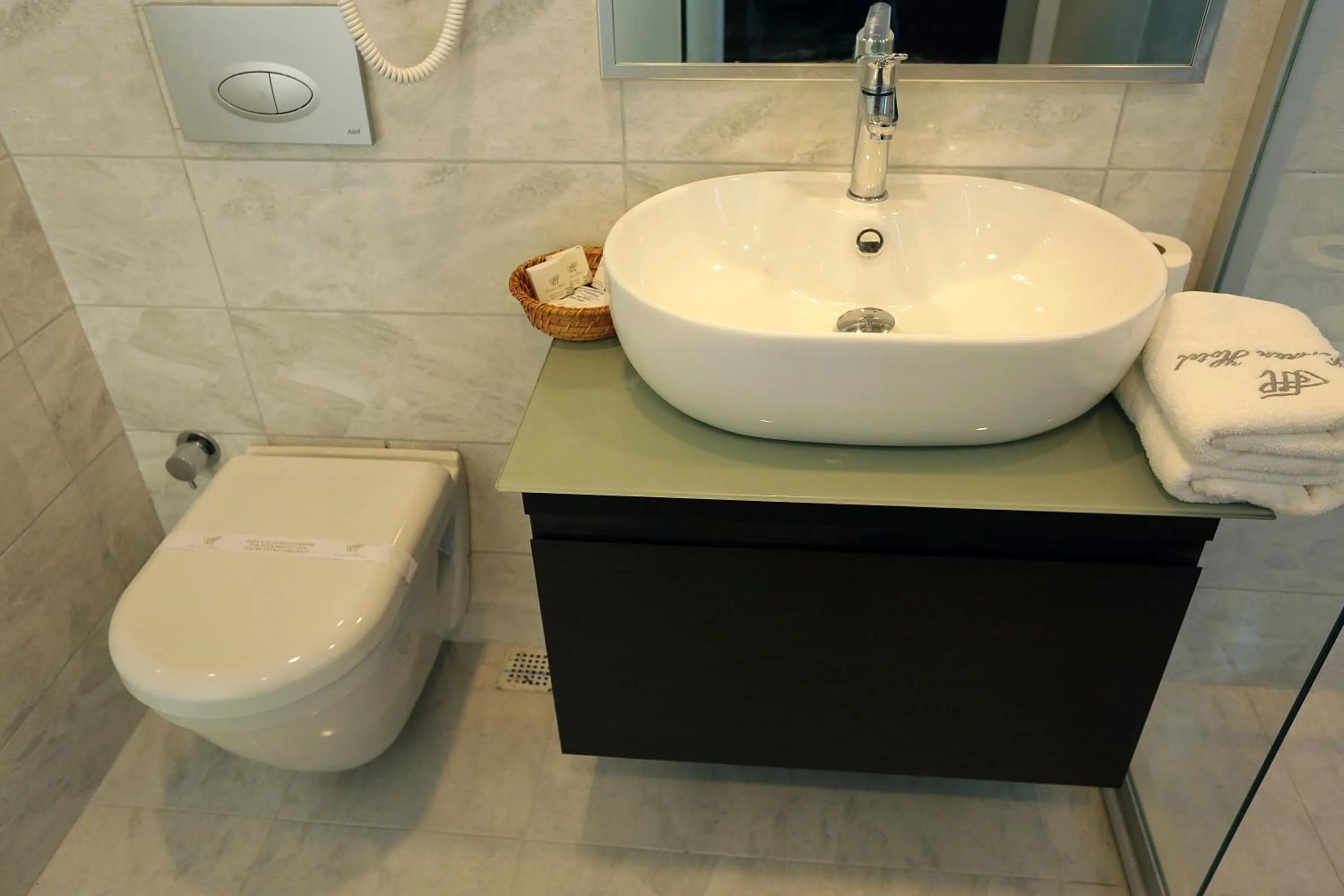 Shower in Ferman Pera Hotel