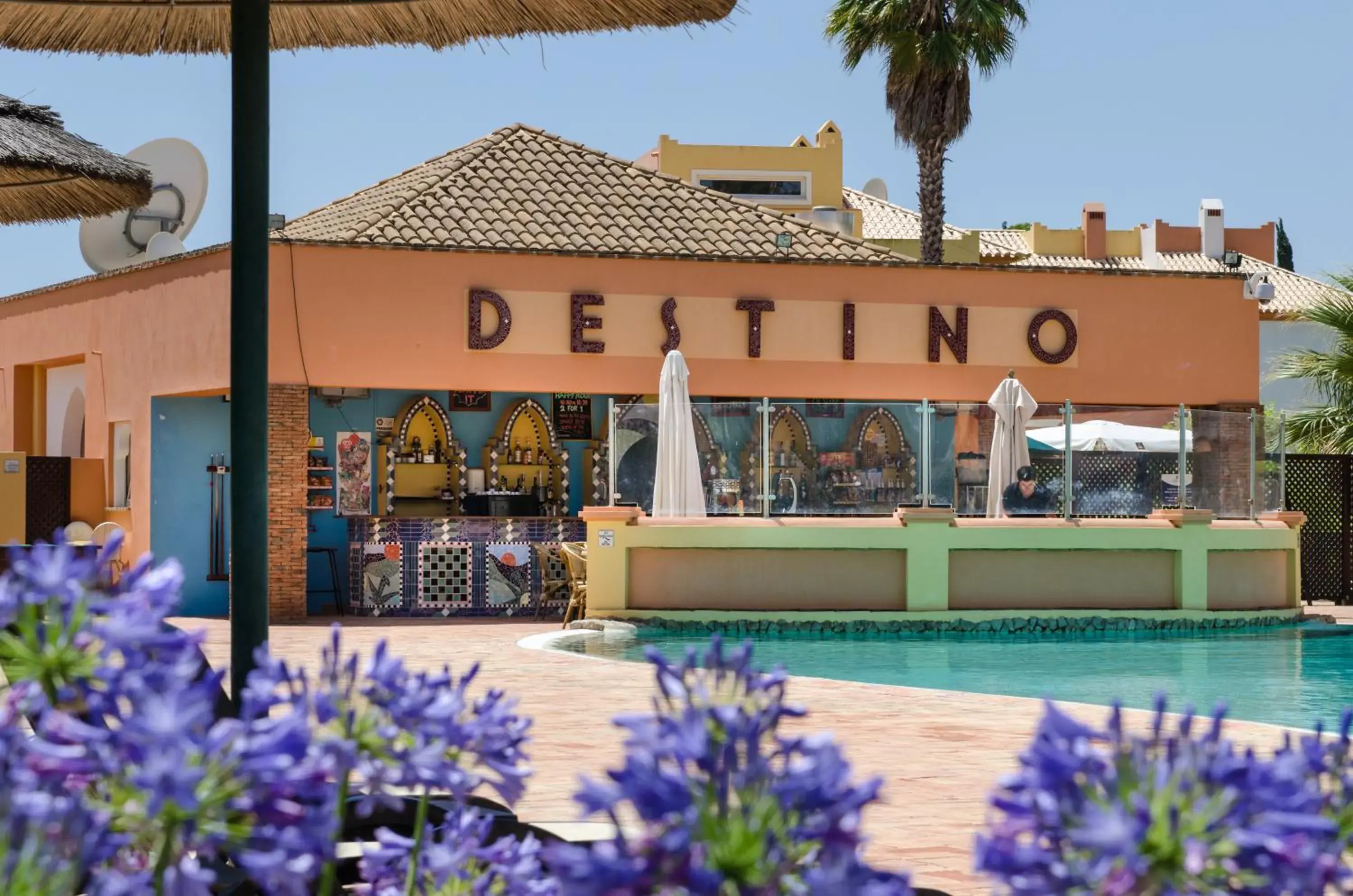 Facade/entrance in Jardim da Meia Praia Resort Facade/entrance in Jardim da Meia Praia Resort