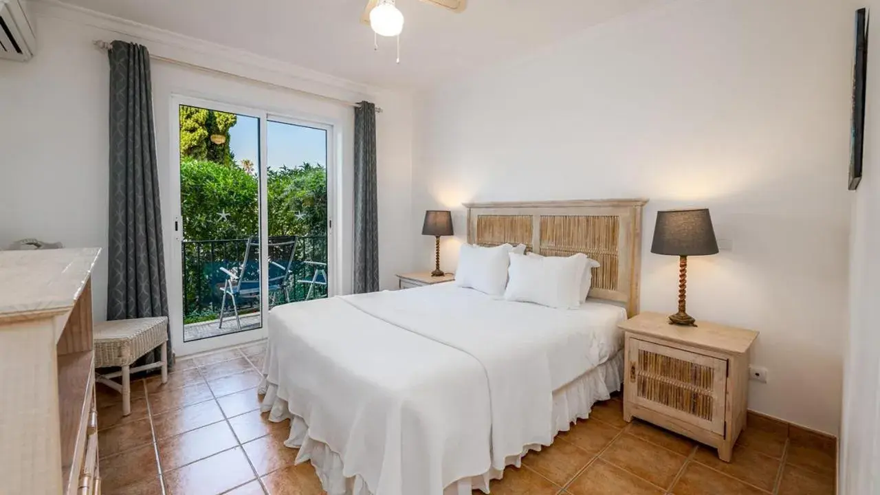 Bed in Jardim da Meia Praia Resort Bed in Jardim da Meia Praia Resort