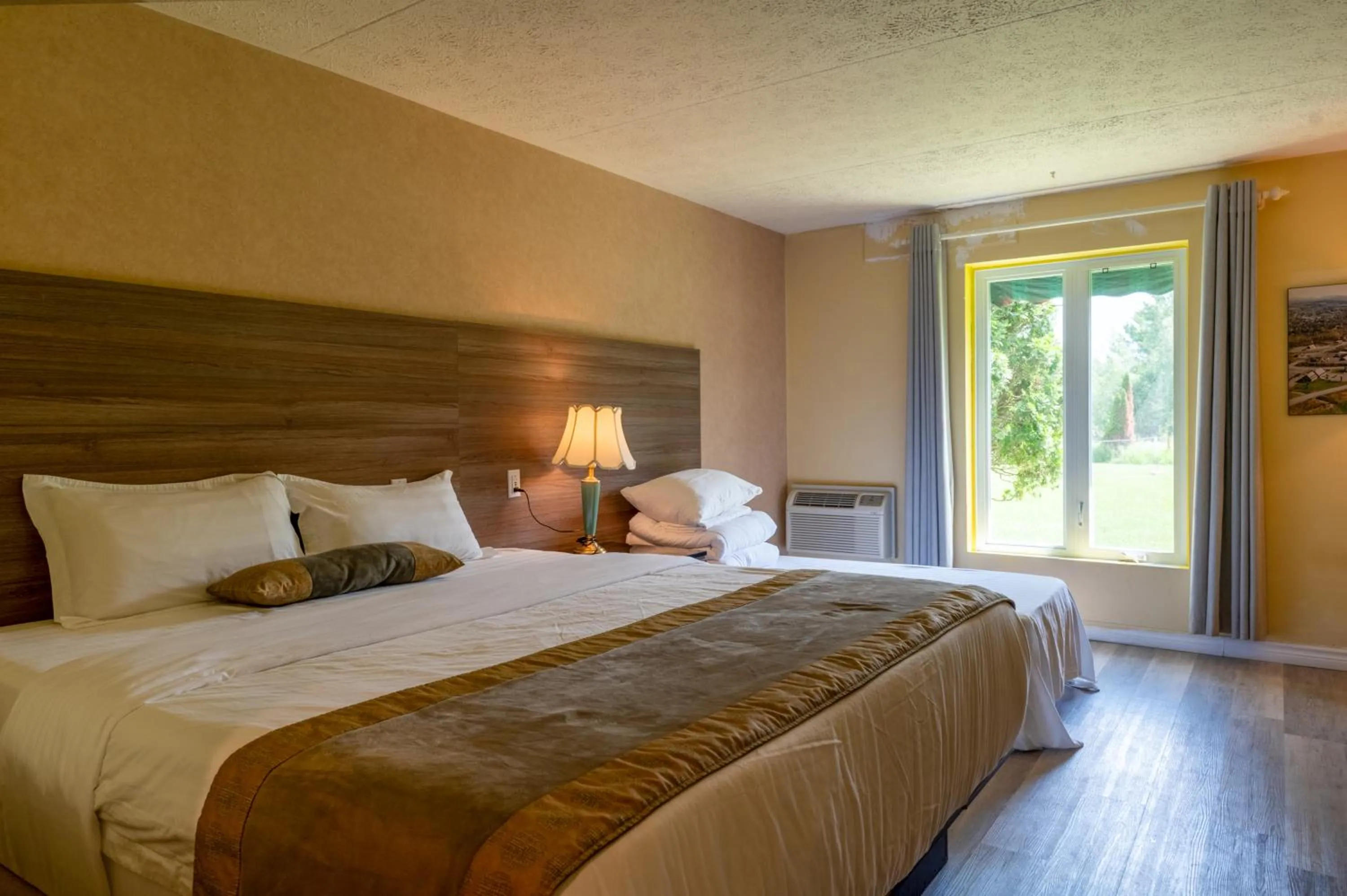 Bed in Hotel Cowansville