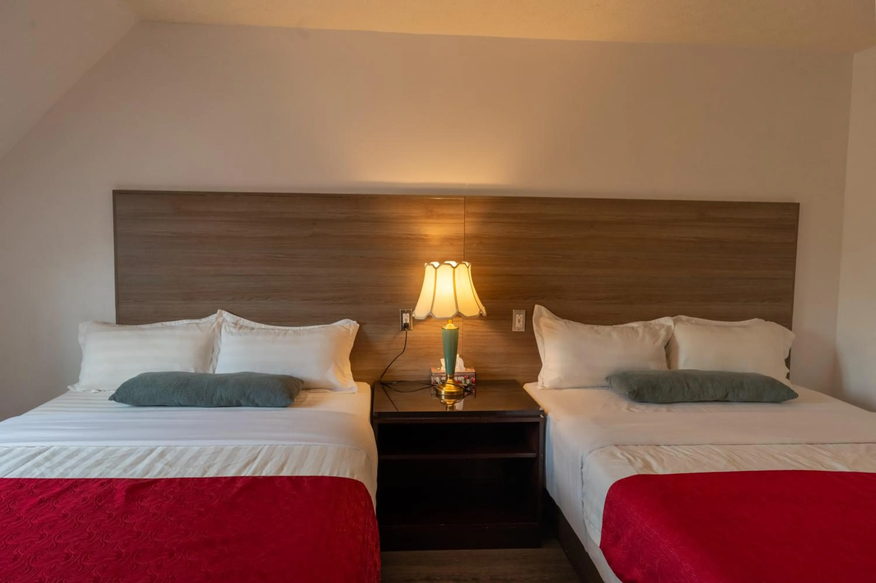 Bed in Hotel Cowansville