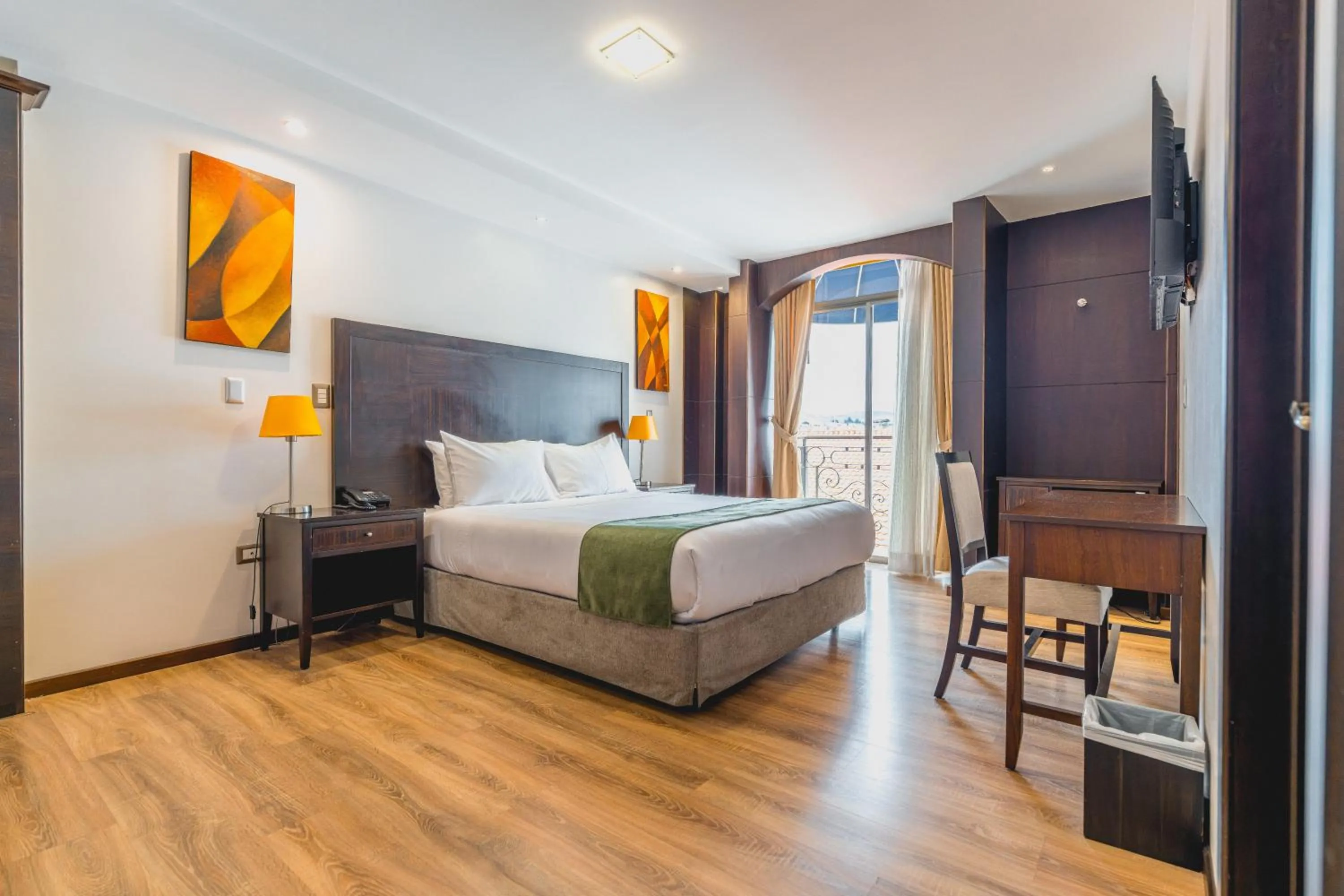 King Suite with Balcony in Zamorano Real Hotel