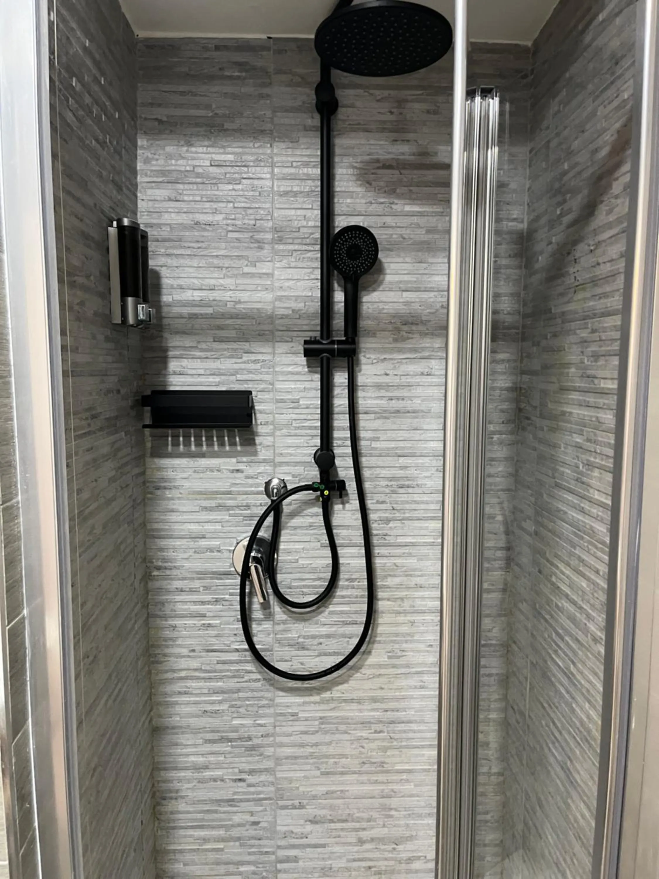 Shower in Napoli DownTown