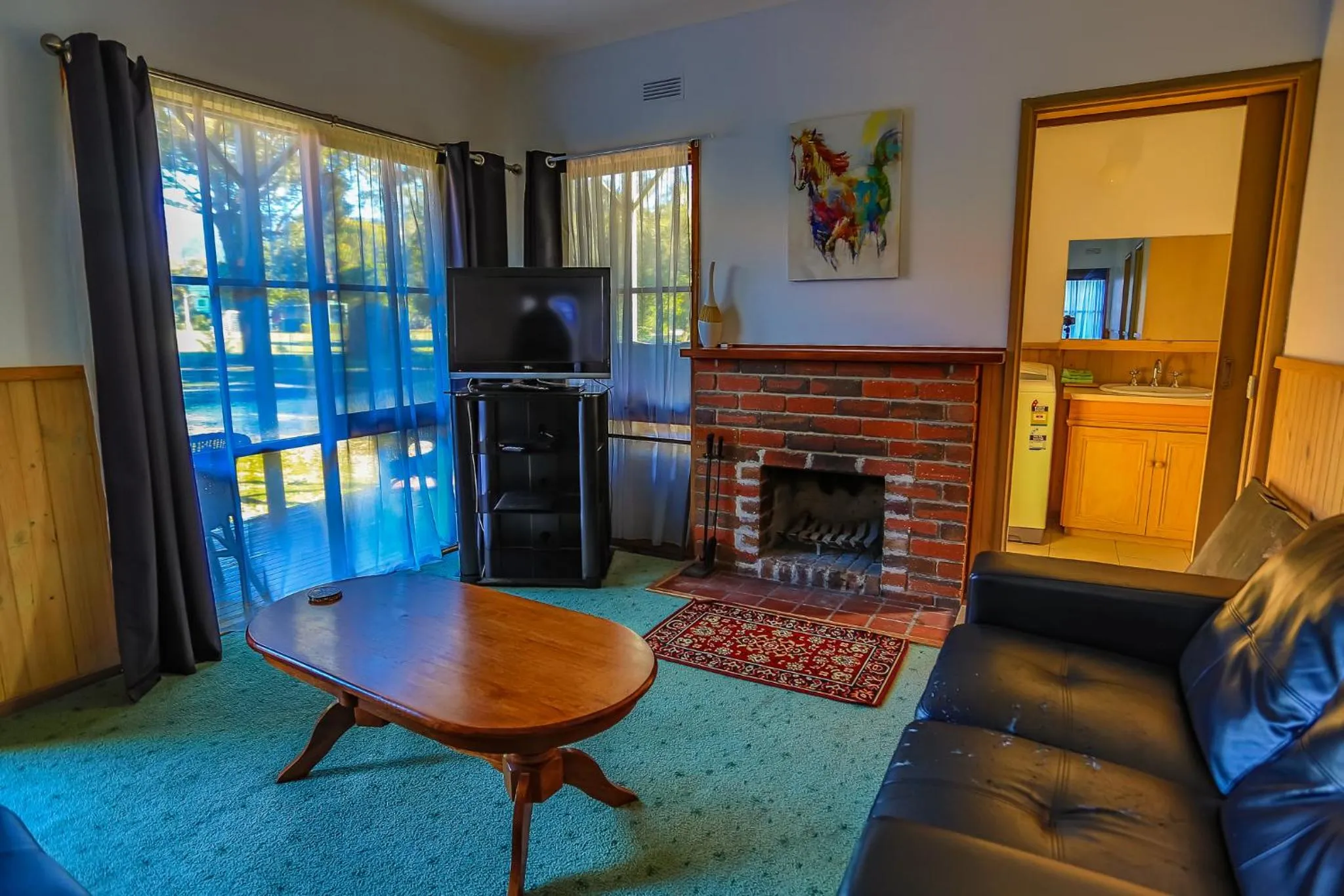 Living room in Mountain View Motor Inn & Holiday Lodges