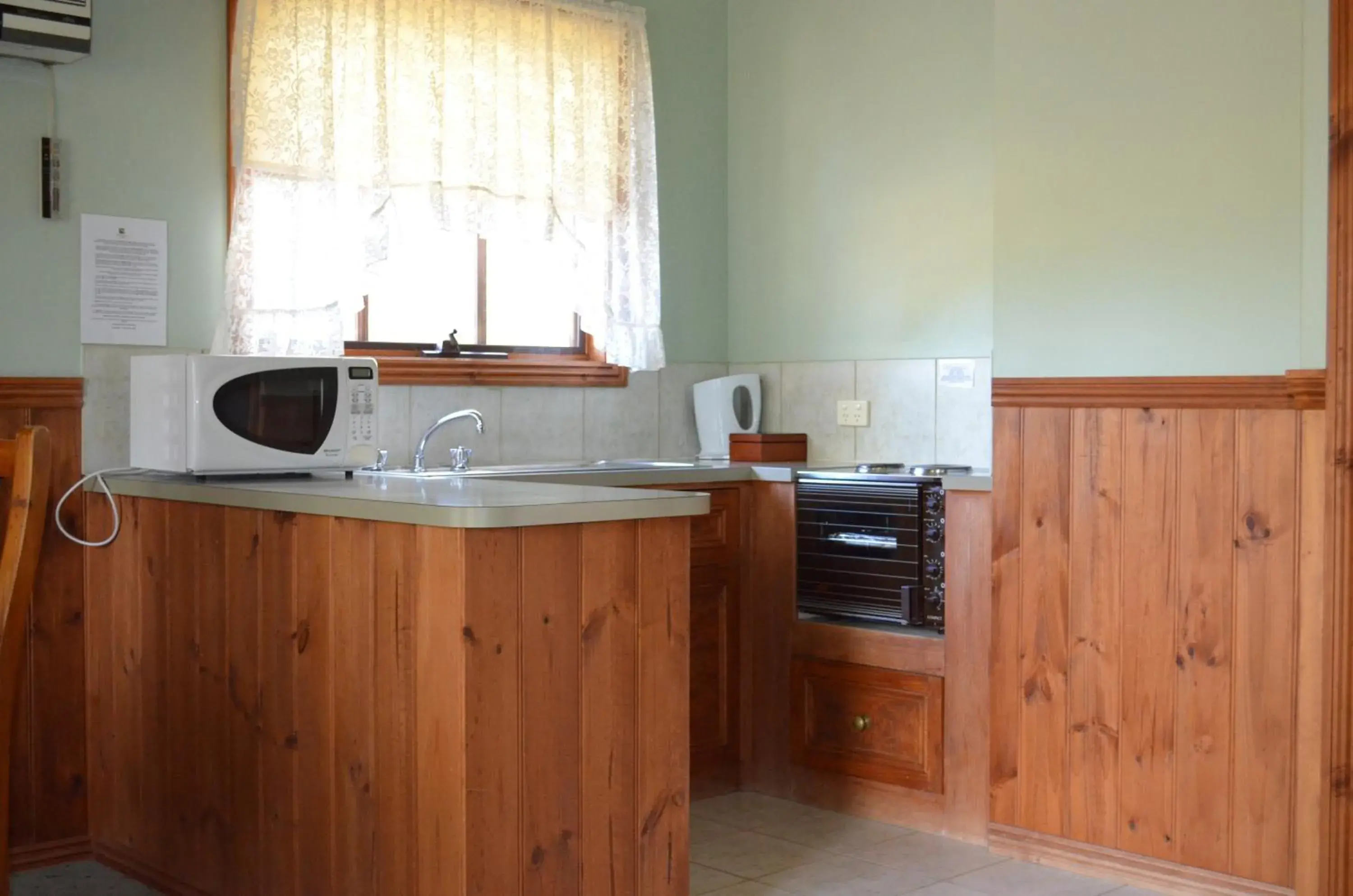 Kitchen or kitchenette in Mountain View Motor Inn & Holiday Lodges Kitchen or kitchenette in Mountain View Motor Inn & Holiday Lodges