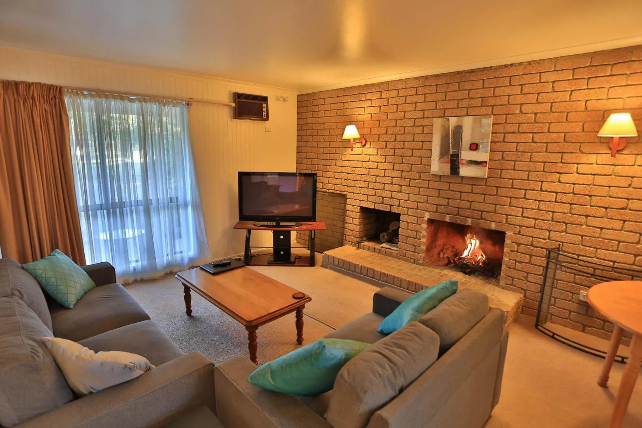 Communal lounge/ TV room in Mountain View Motor Inn & Holiday Lodges Communal lounge/ TV room in Mountain View Motor Inn & Holiday Lodges