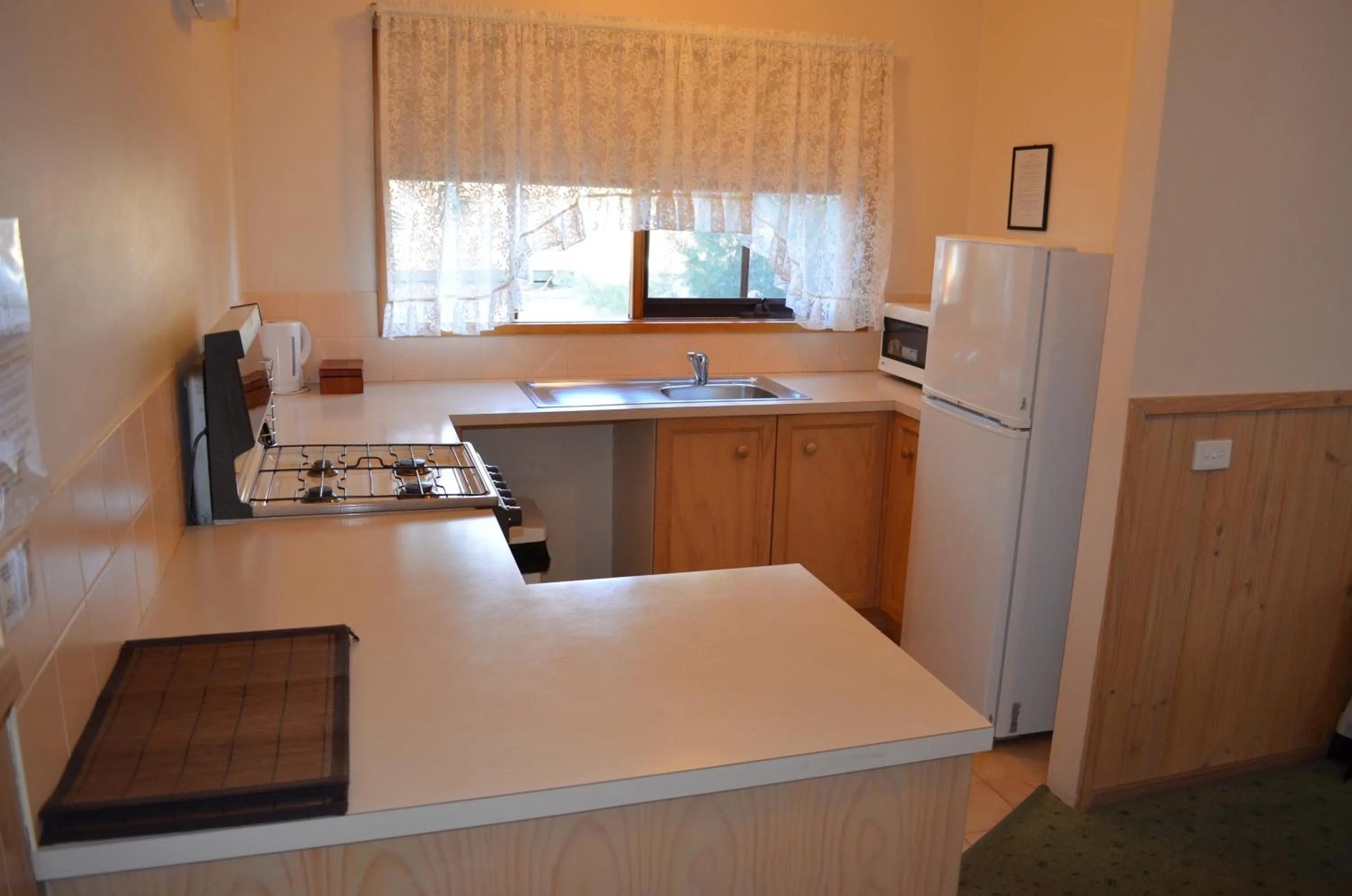 Kitchen or kitchenette in Mountain View Motor Inn & Holiday Lodges