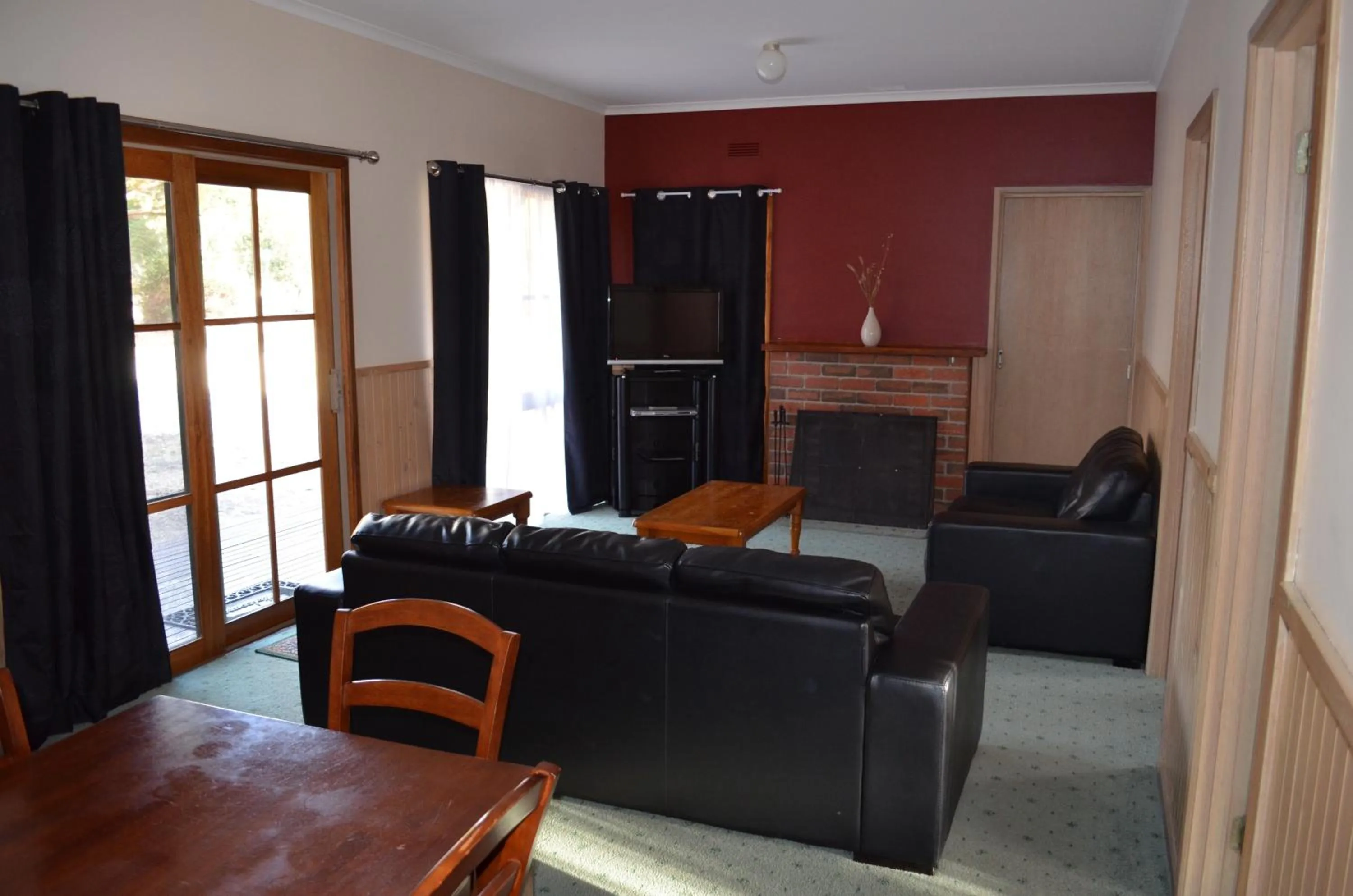 Dining area in Mountain View Motor Inn & Holiday Lodges