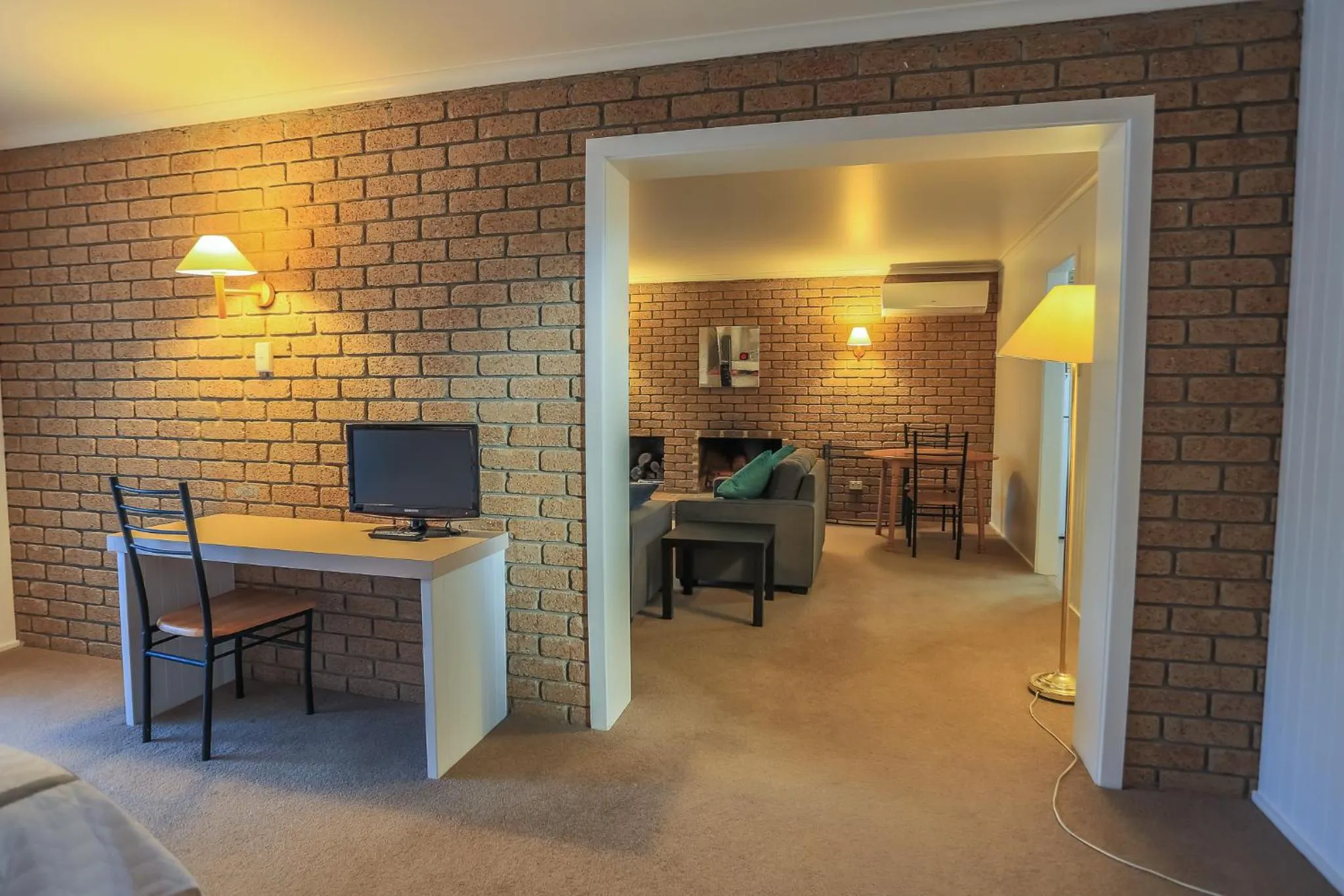 Communal lounge/ TV room in Mountain View Motor Inn & Holiday Lodges