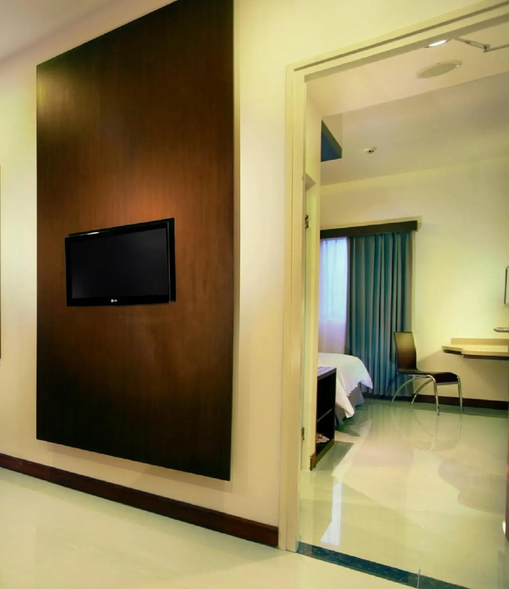 Photo of the whole room in favehotel Kusumanegara Photo of the whole room in favehotel Kusumanegara