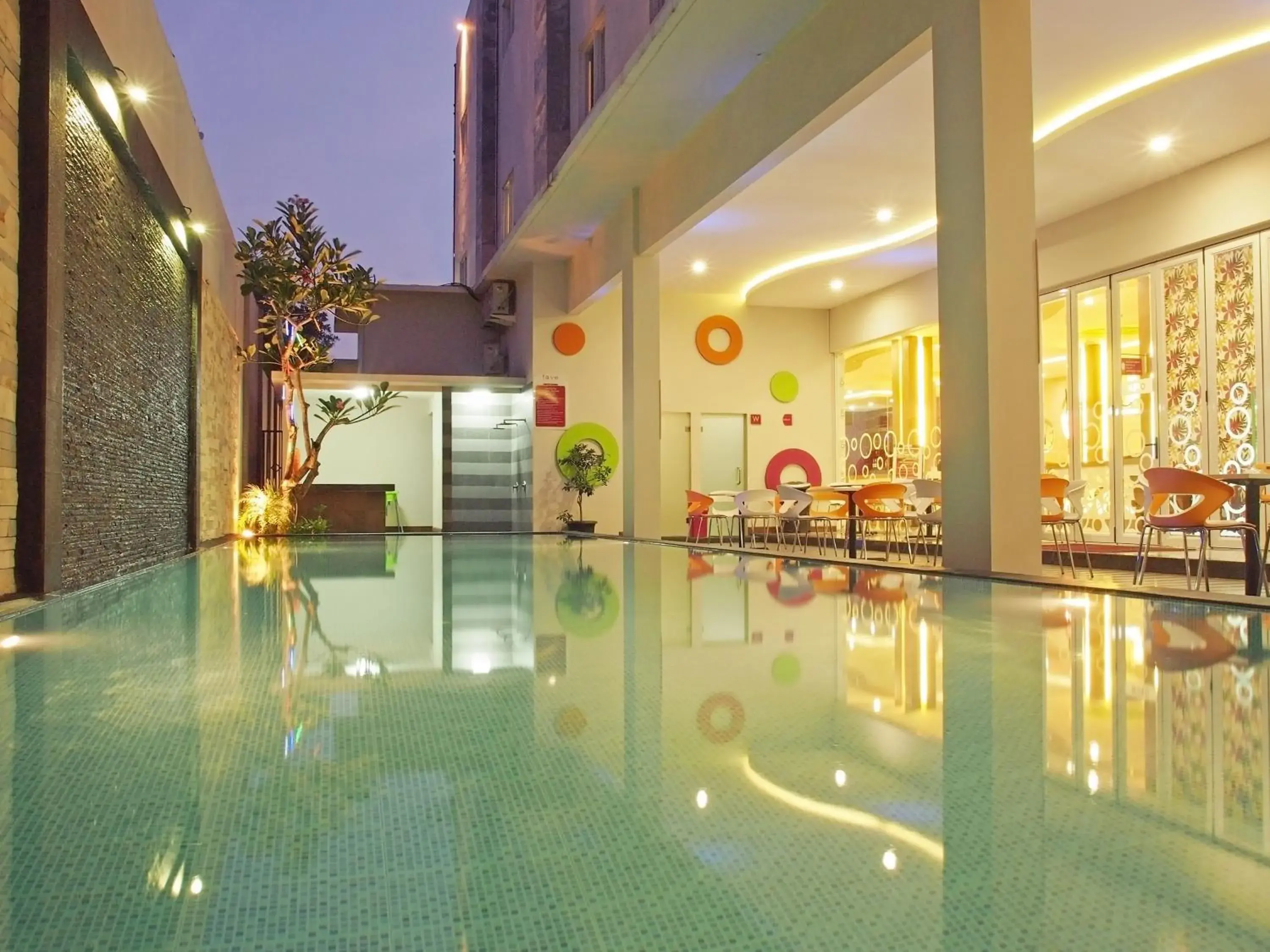 Restaurant/places to eat in favehotel Kusumanegara Restaurant/places to eat in favehotel Kusumanegara