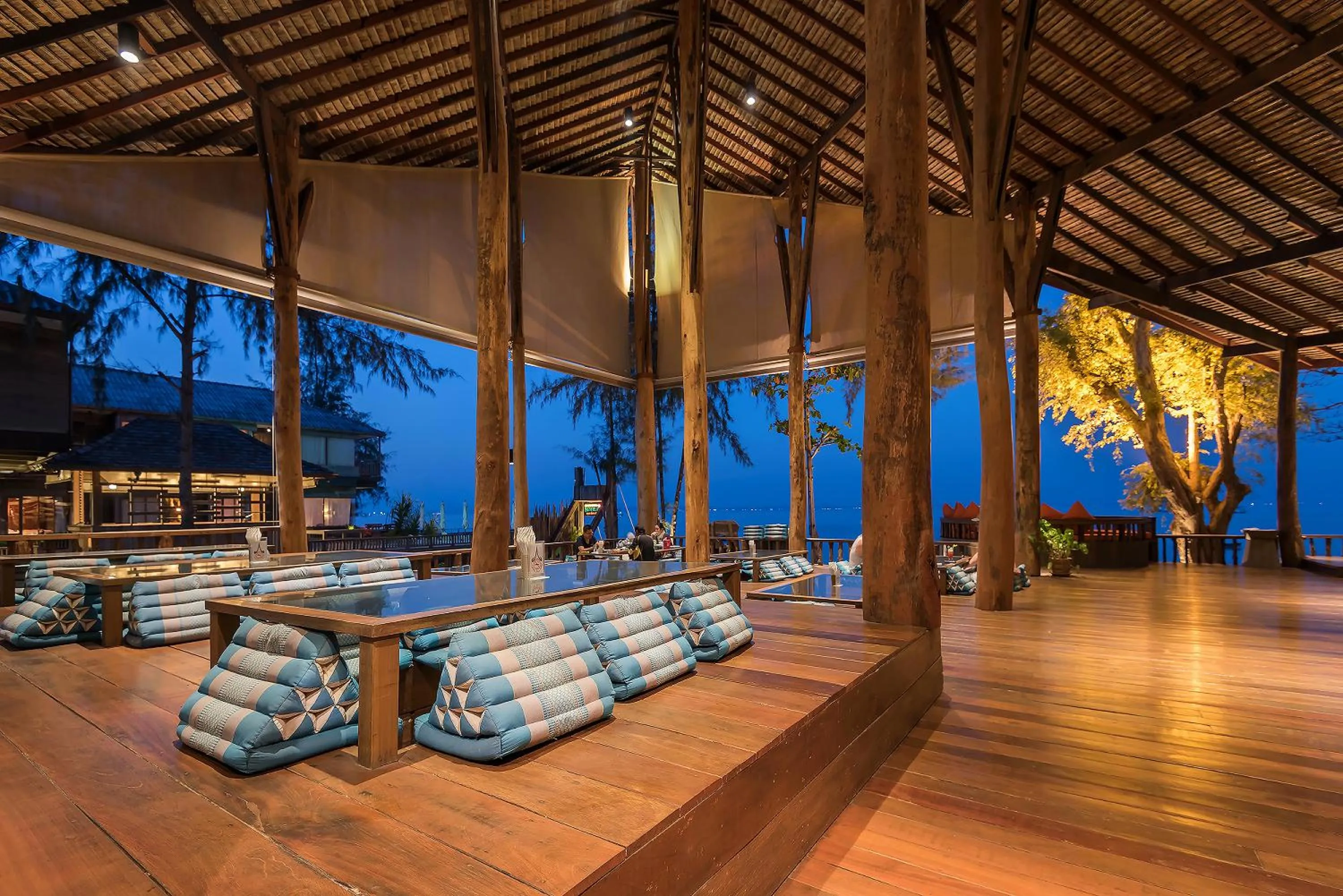 Restaurant/places to eat in Baan Ploy Sea