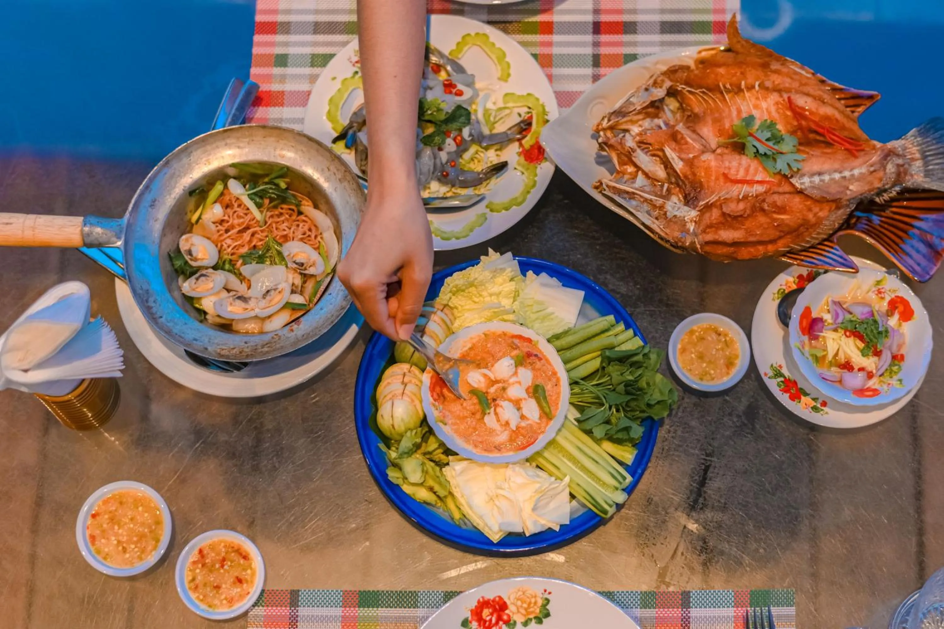 Restaurant/places to eat in Baan Ploy Sea