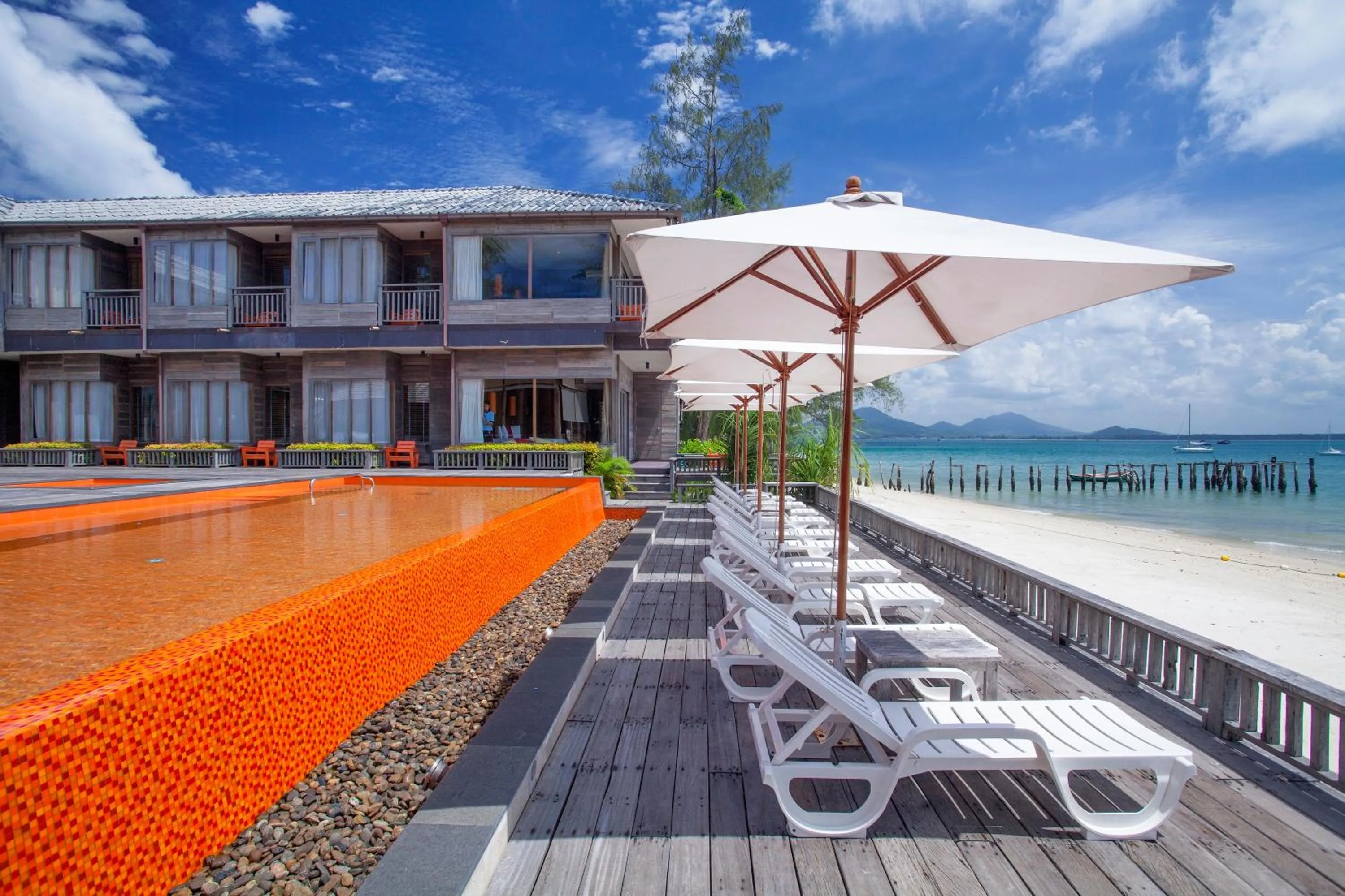 Property building in Baan Ploy Sea