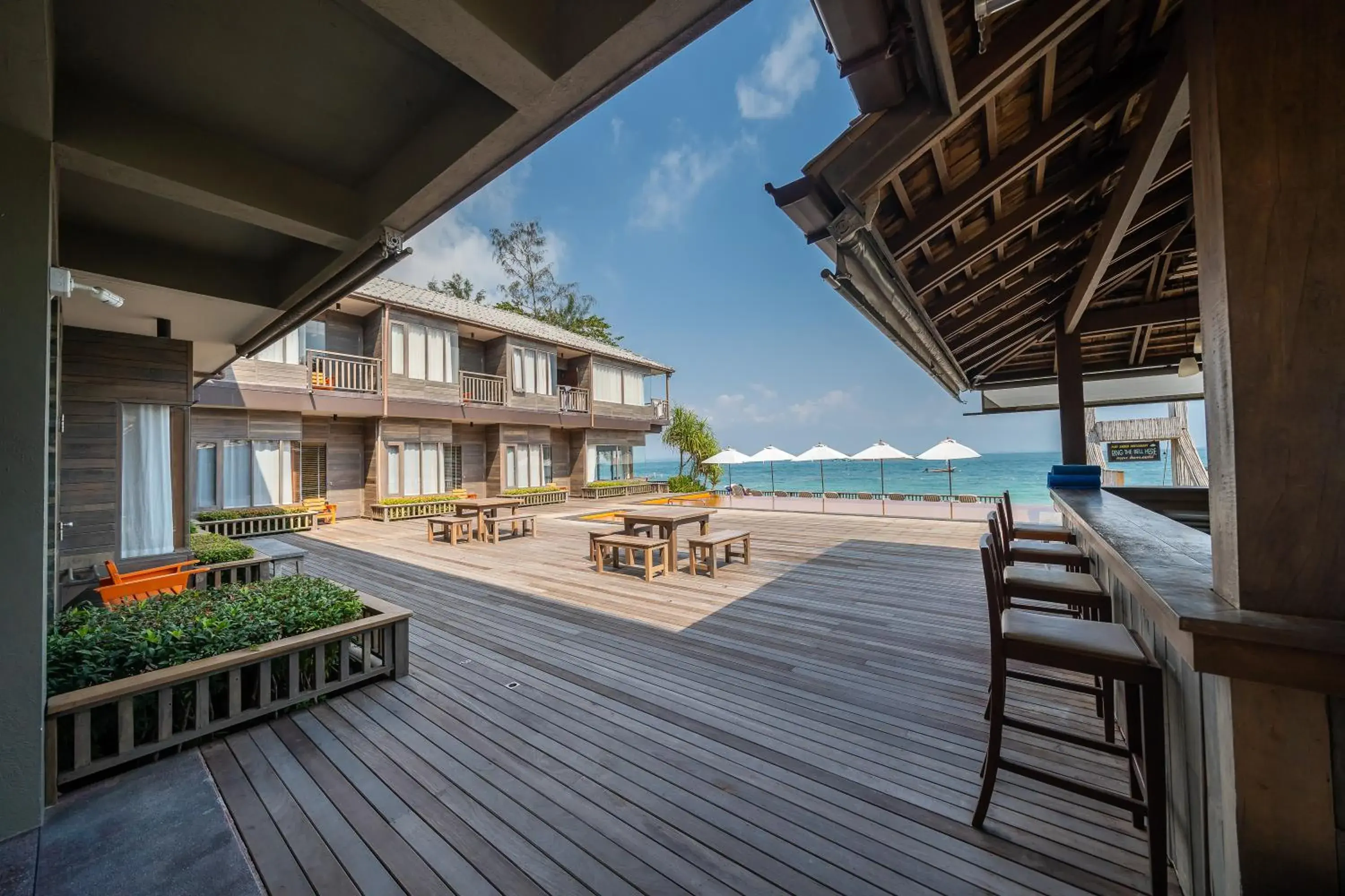 Property building in Baan Ploy Sea Property building in Baan Ploy Sea