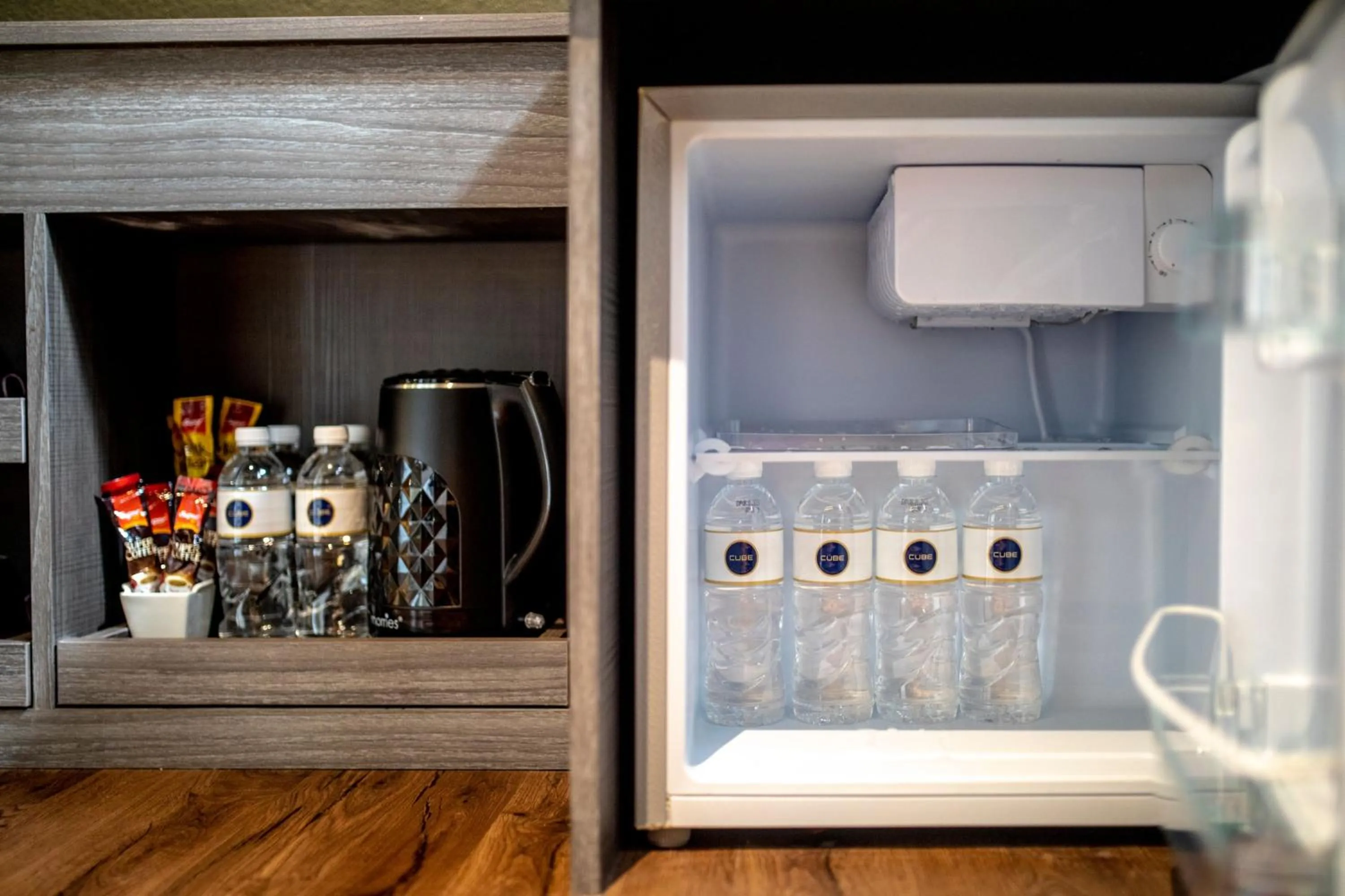 Coffee/tea facilities in CUBE Family Boutique Capsule Hotel at Chinatown