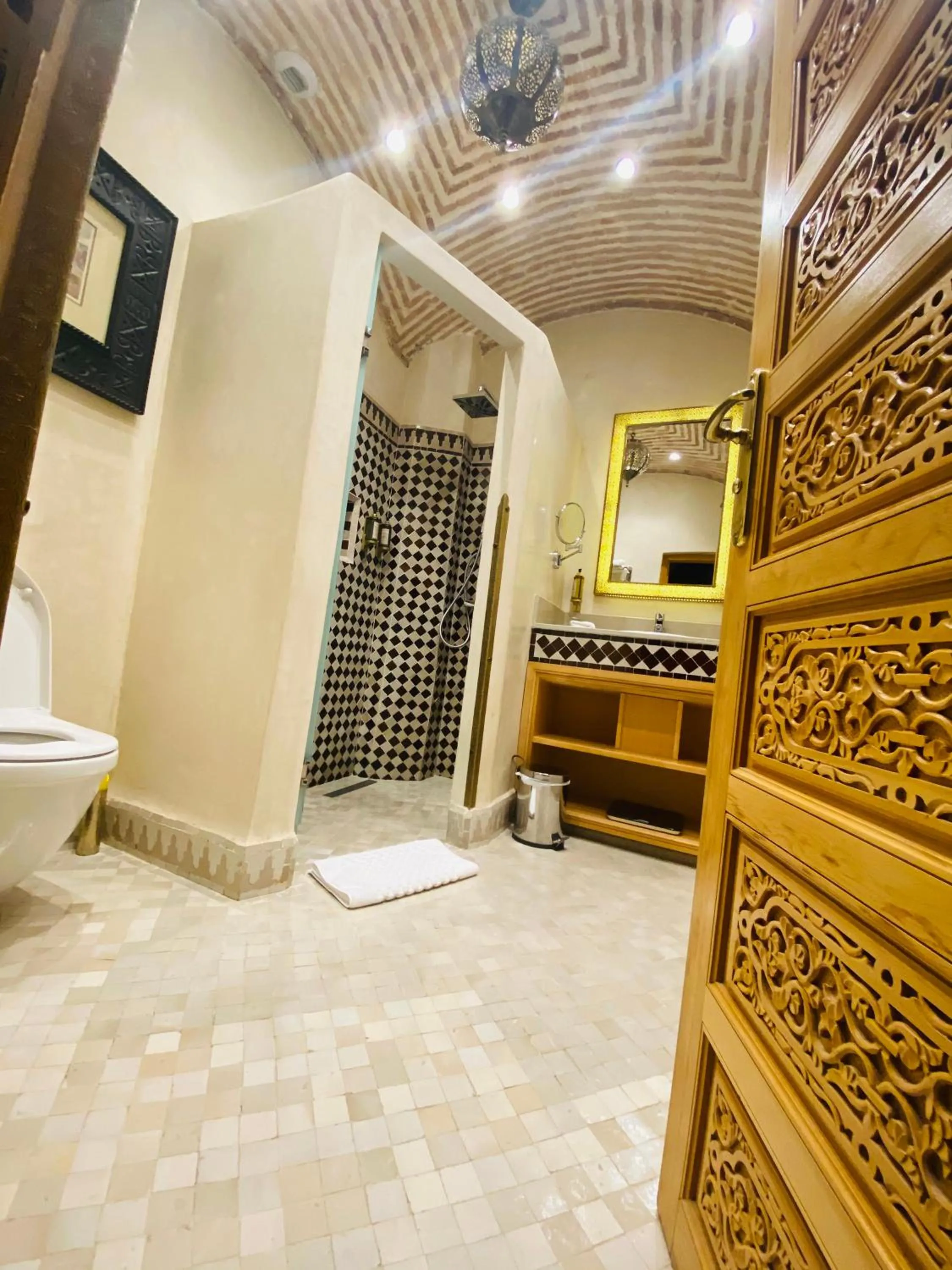 Bathroom in Elegancia Riad Boutique & SPA