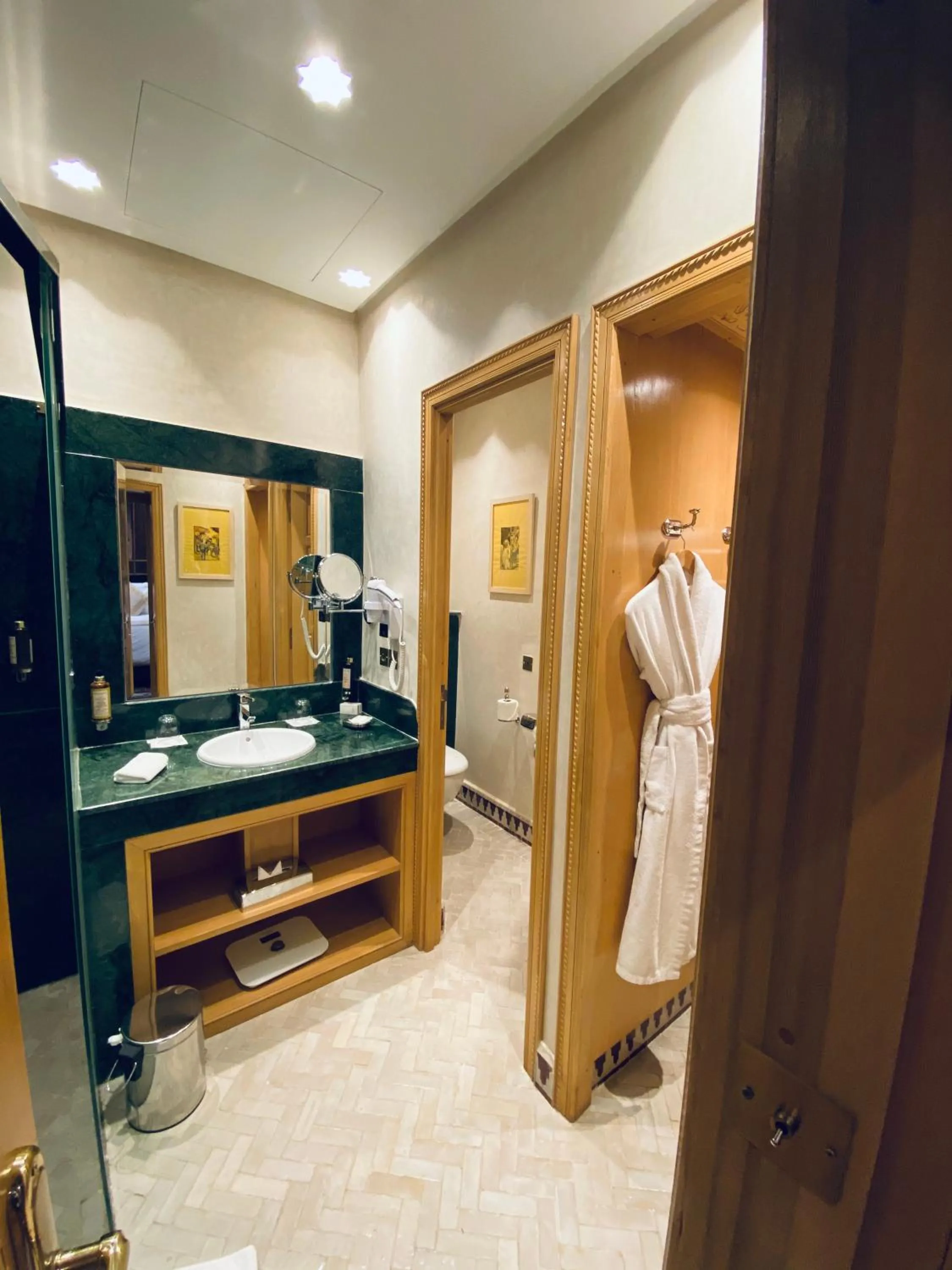 Bathroom, Bed in Elegancia Riad Boutique & SPA