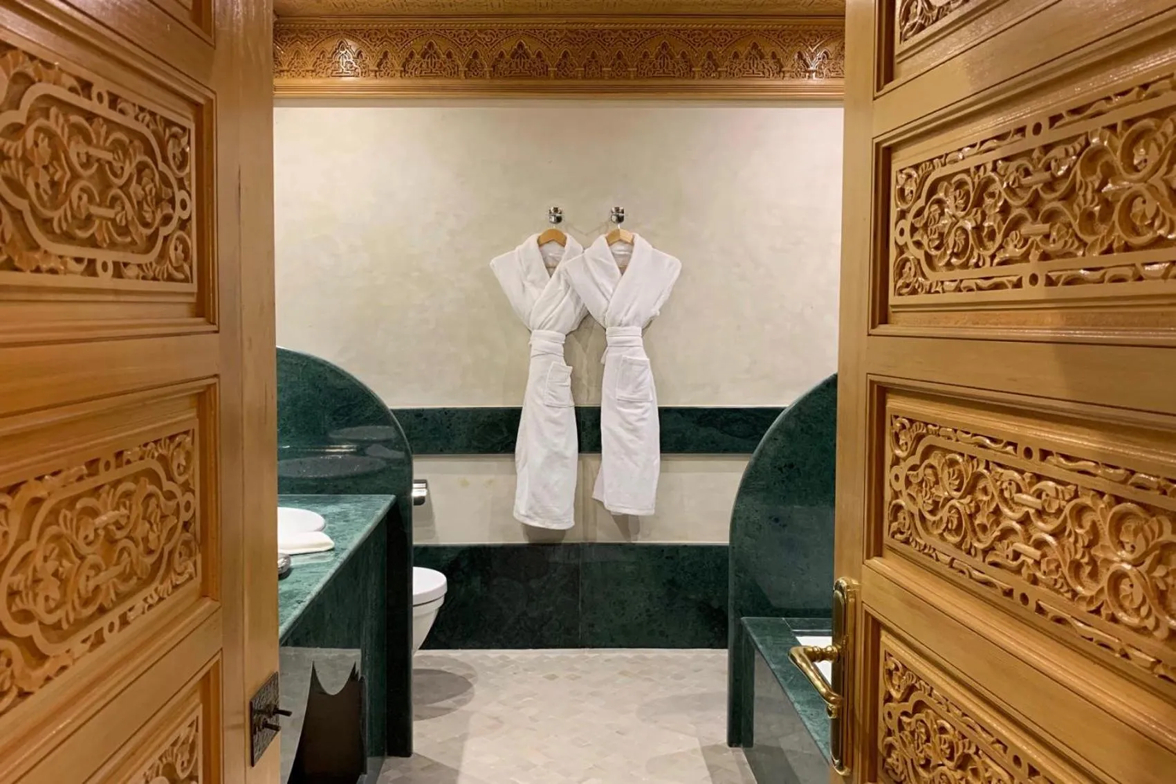 Shower in Elegancia Riad Boutique & SPA