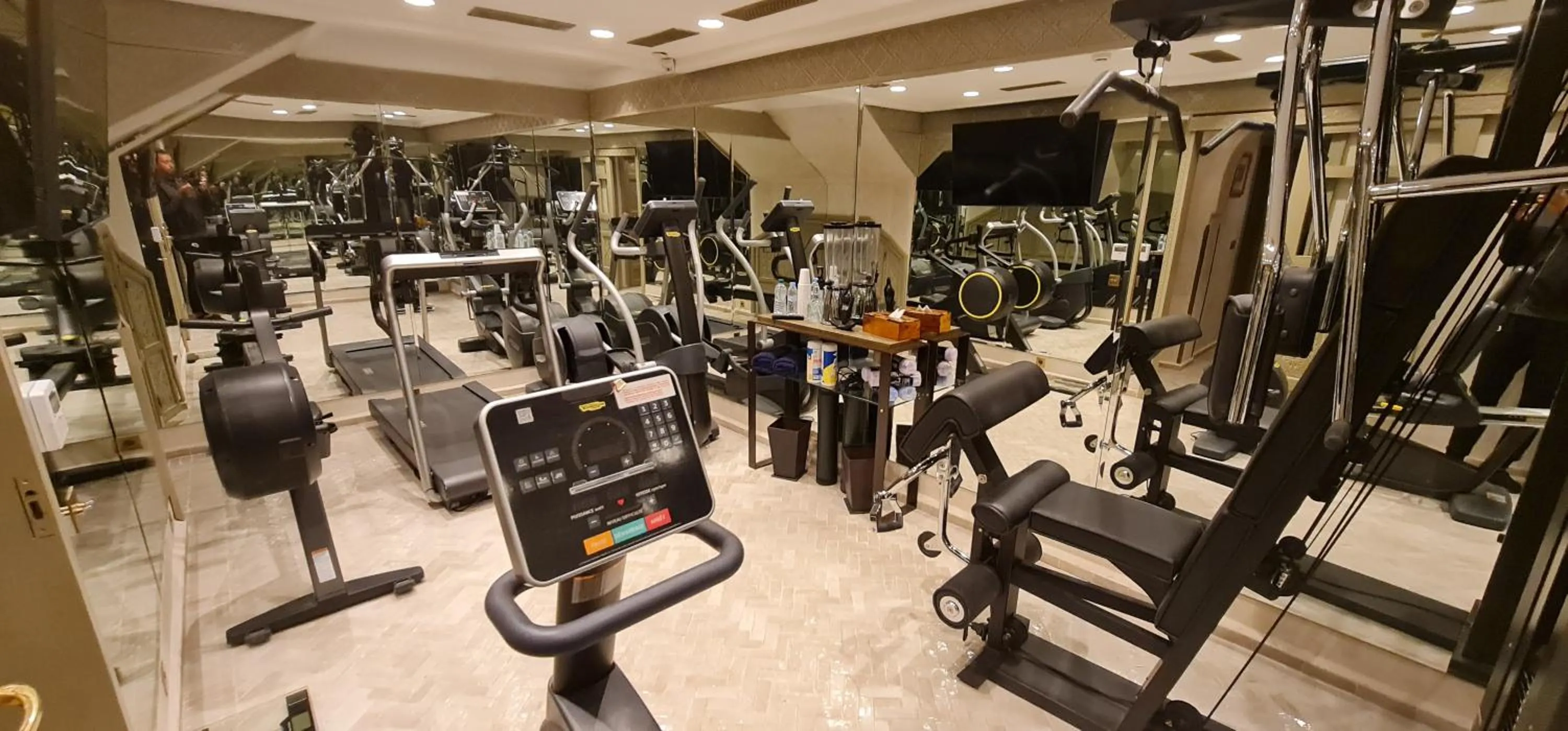 Fitness centre/facilities in Elegancia Riad Boutique & SPA