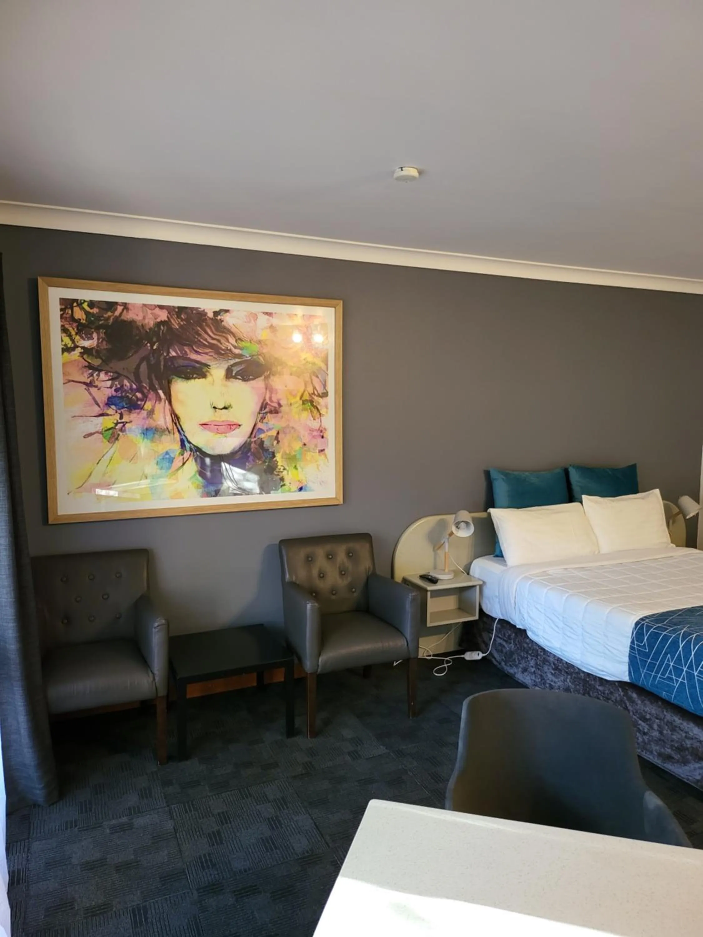 Bed in Parkway Motel