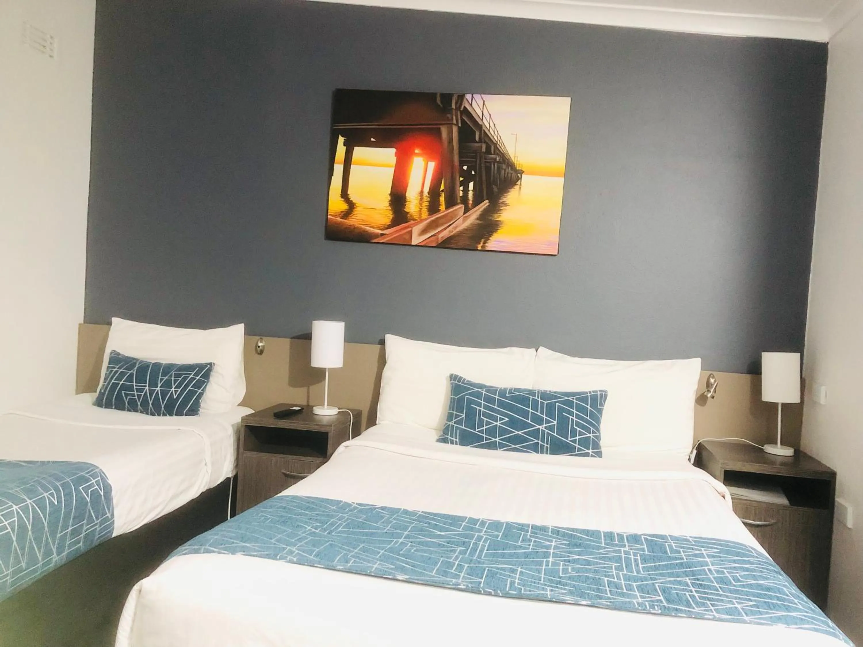 Bed in Parkway Motel