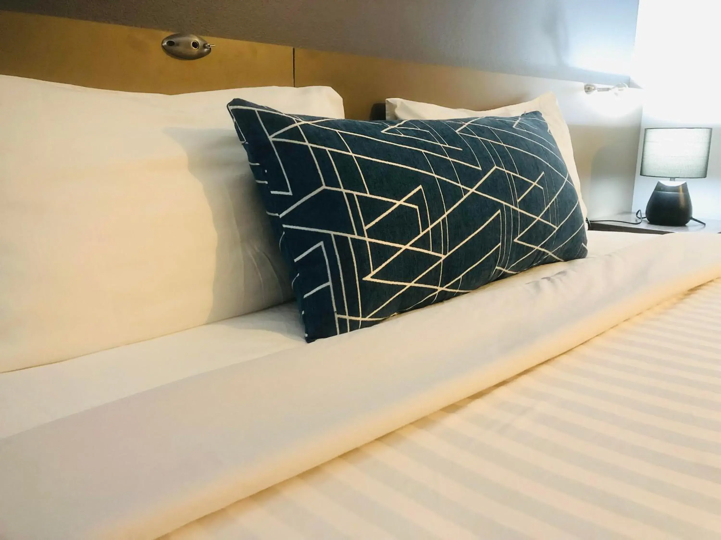 Bed in Parkway Motel Bed in Parkway Motel